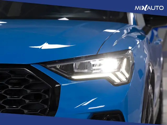 Audi Q3 view 10
