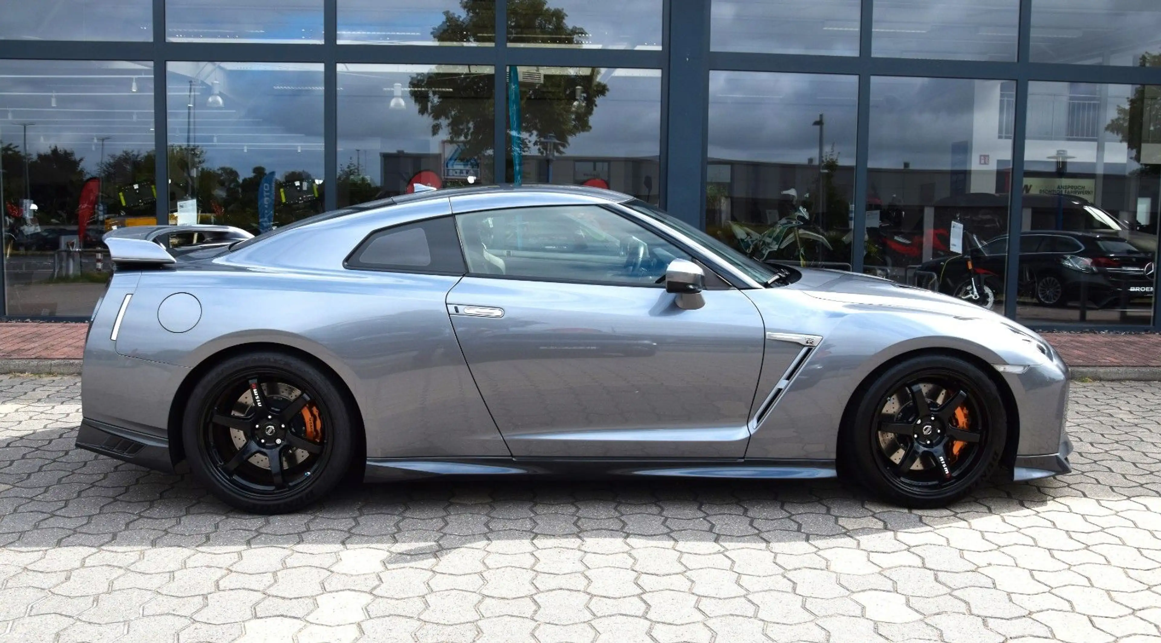 Nissan GT-R Track Edition Scheckheft — photo 15