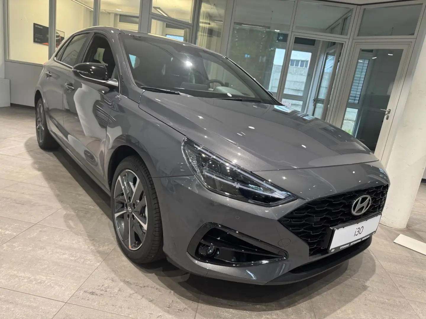 Hyundai i30 1.5 T-GDI Advantage Matrix 2xKlima AUT Kam. Grau - 2