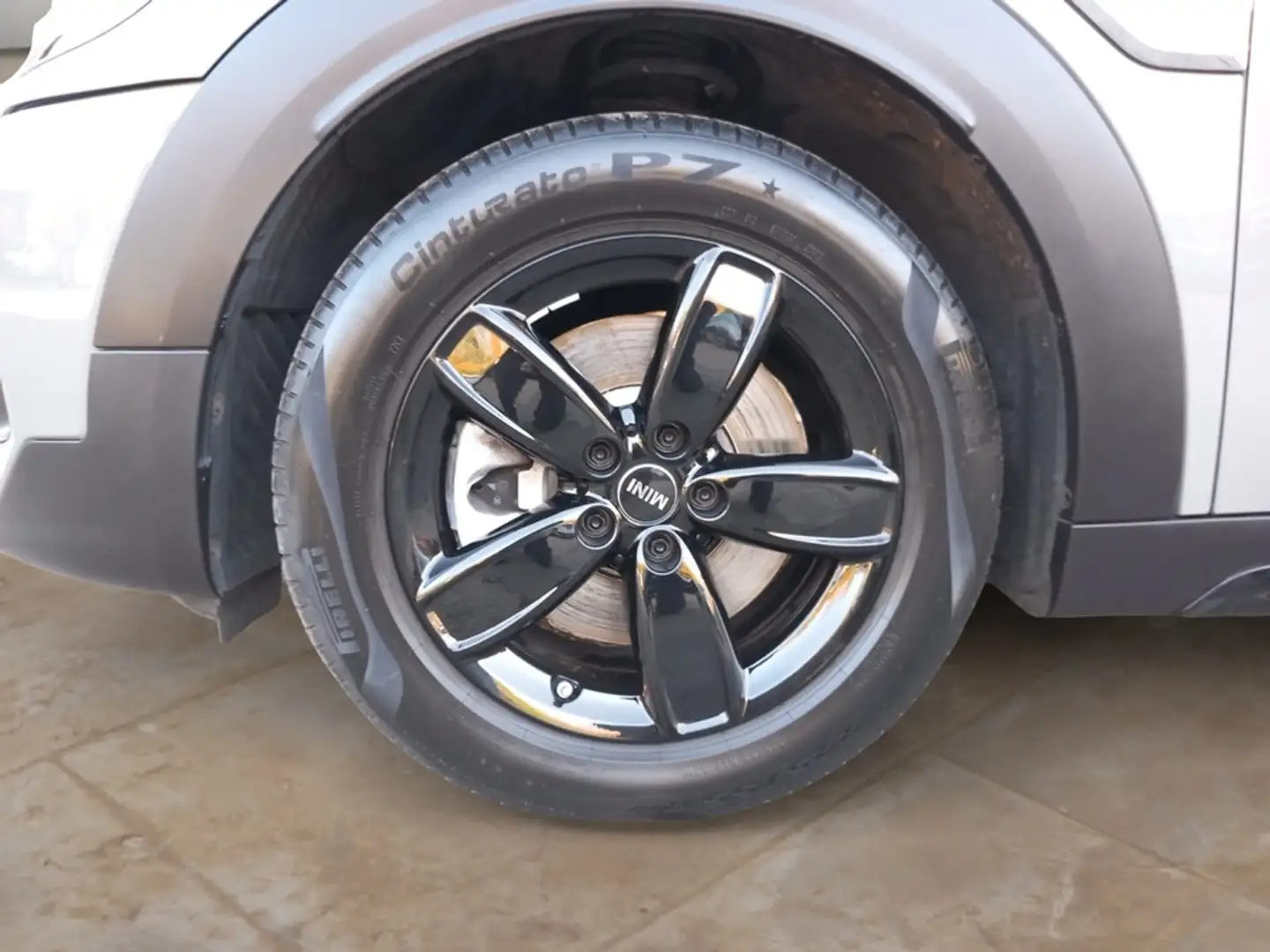 MINI Cooper SE Countryman Countryman Cooper SE ALL4 Classic Trim + 2J-NEXT Gris - 2