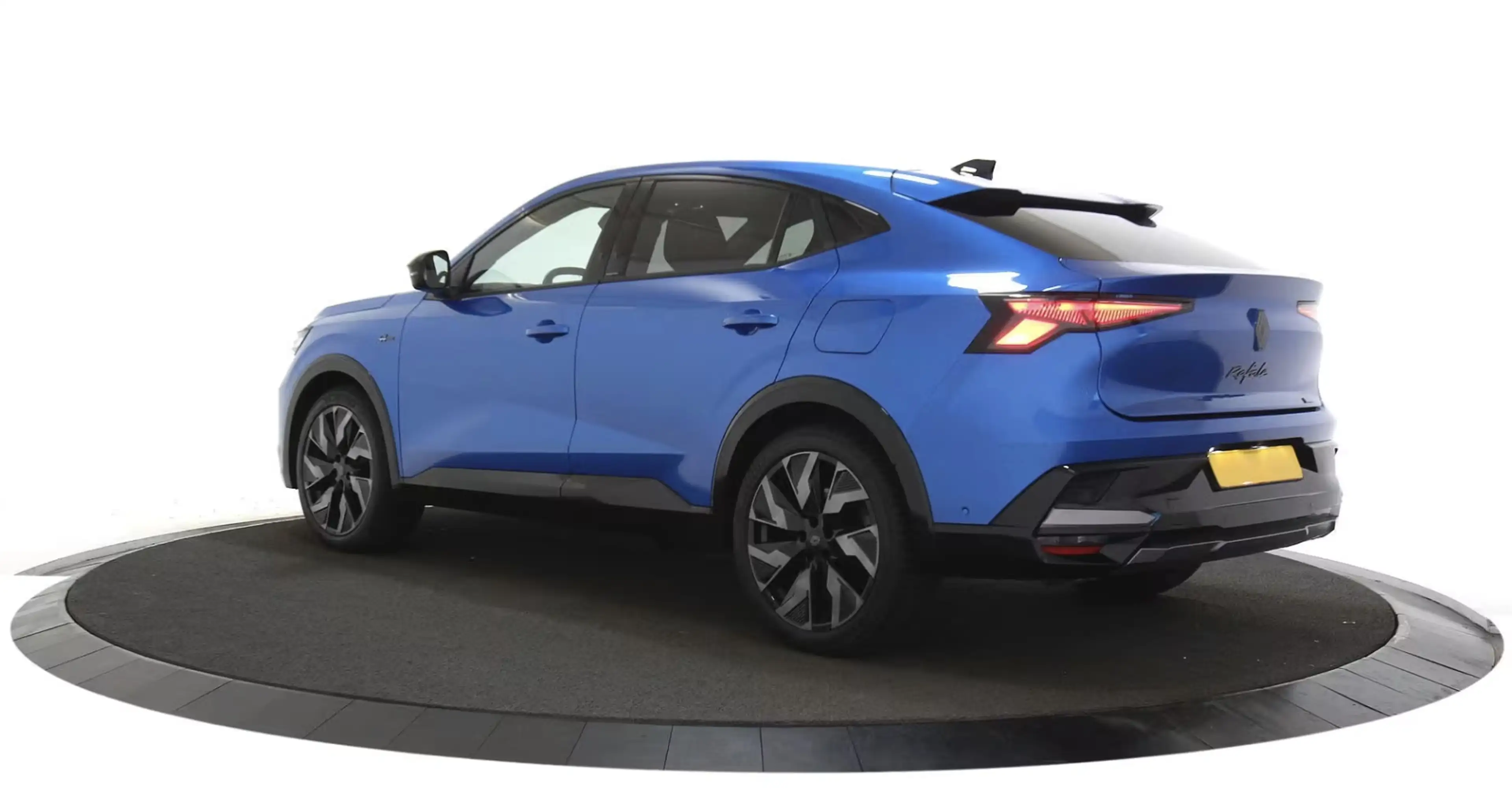 Renault Rafale 1.2 E-Tech 4x4 plug-in hybrid 300 esprit Alpine Pa — photo 3