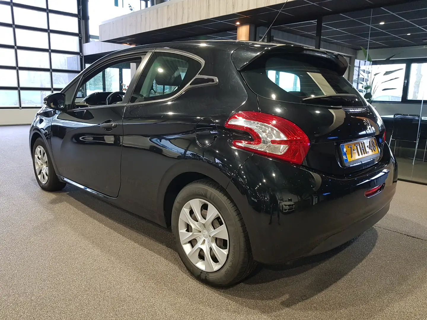 Peugeot 208 1.0 VTi Access Airco | Cruise | Audio Zwart - 2