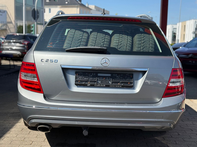 Mercedes-Benz C 250 T CGI Blue HARMANKARDON/LED/NAVI/LEDER/AHK — photo 5