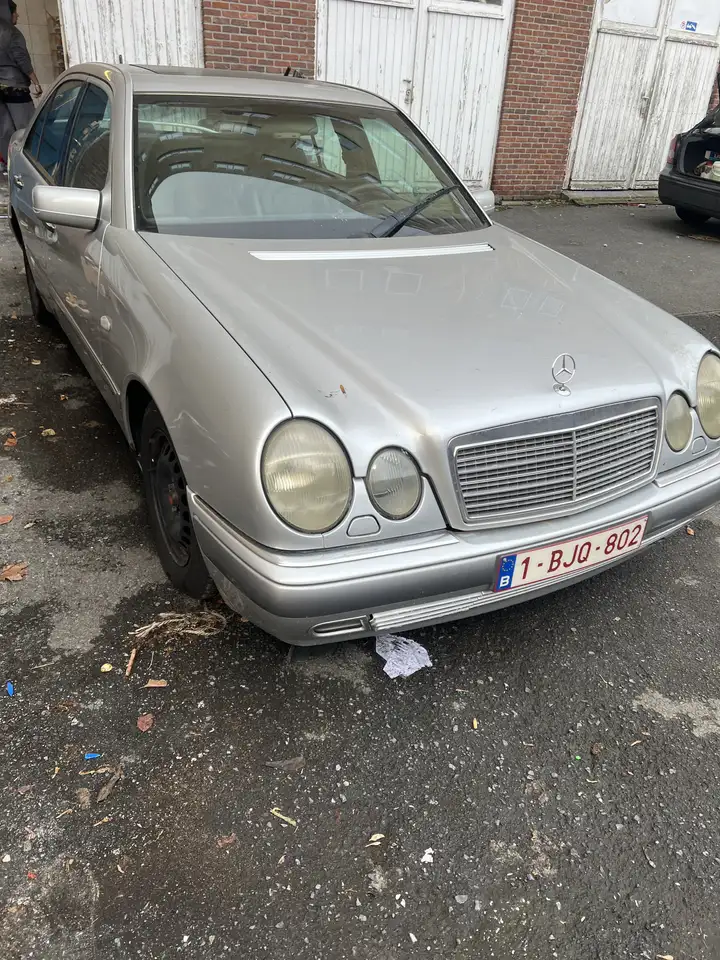 Mercedes-Benz E 230