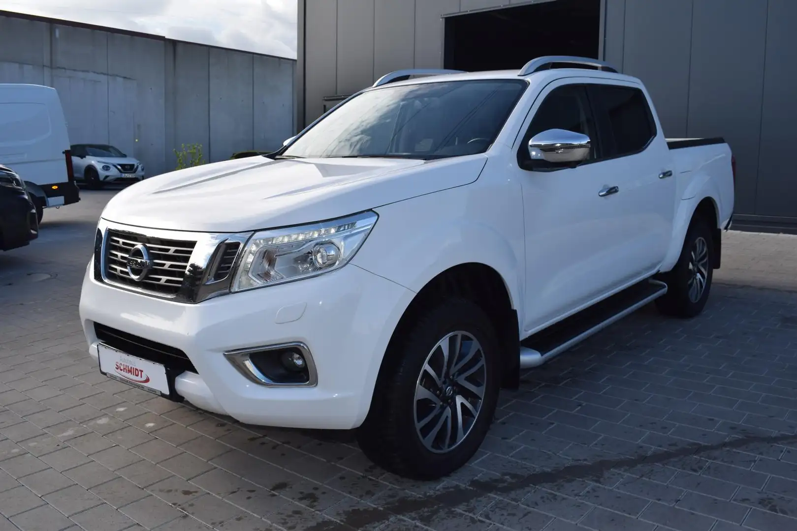 Nissan Navara 2.3 dCi Double Cab Tekna AHK/Rollo Белый - 2