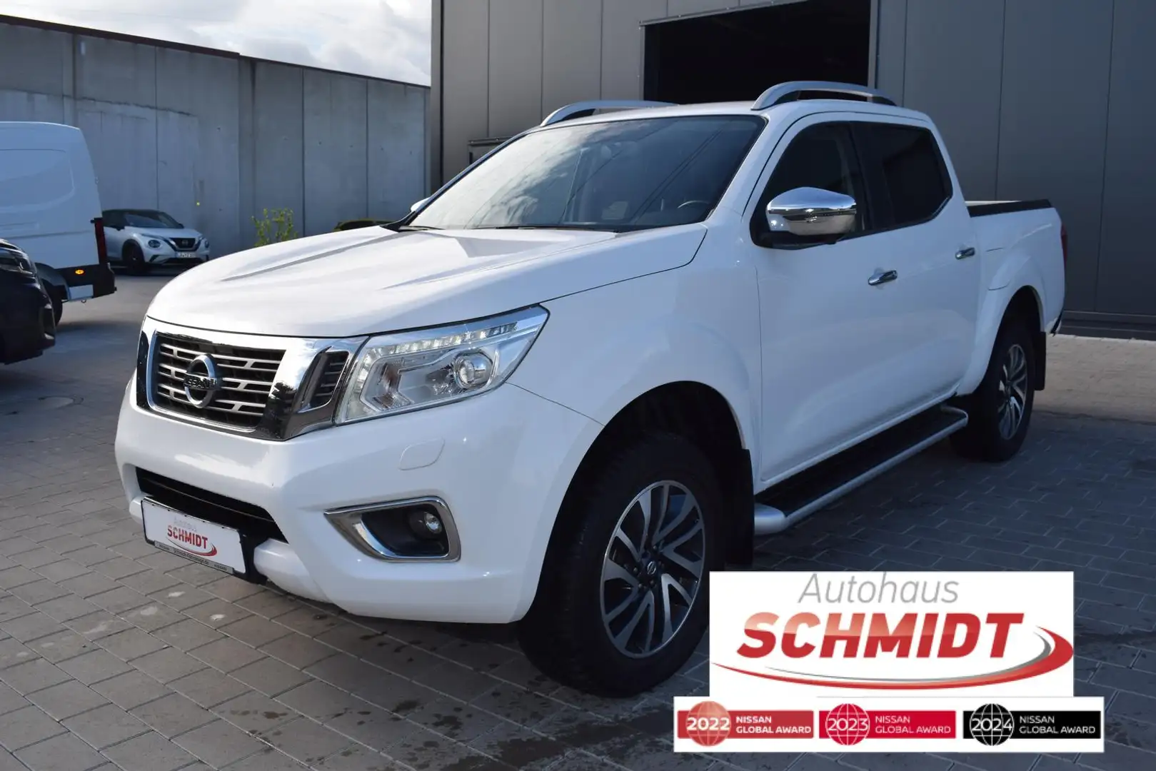 Nissan Navara 2.3 dCi Double Cab Tekna AHK/Rollo Белый - 1