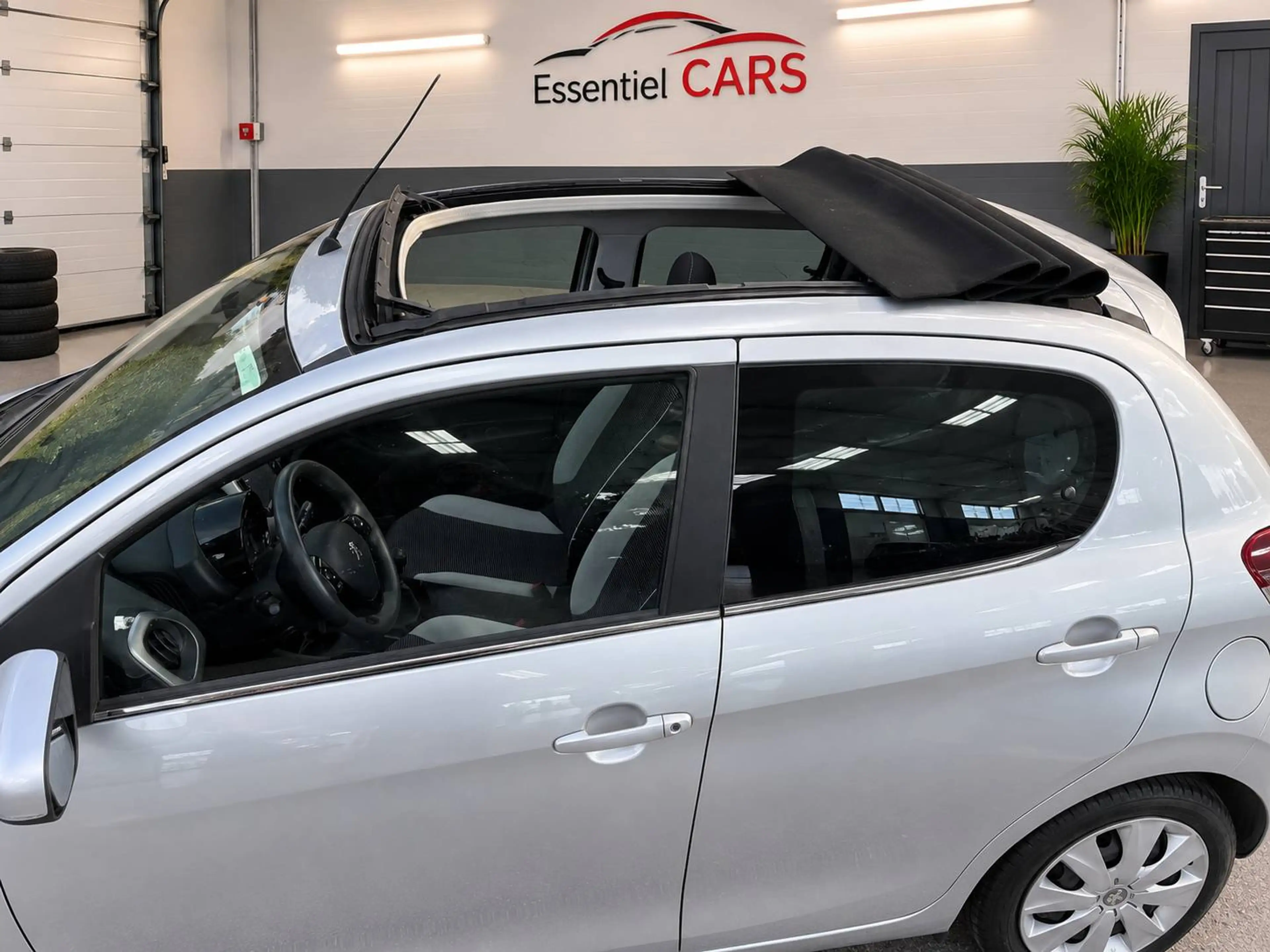 Peugeot 108 Cabriolet 1.2 82cv * 76.000 kms* Airco+Bluetooth* Garantie 1 an — photo 4