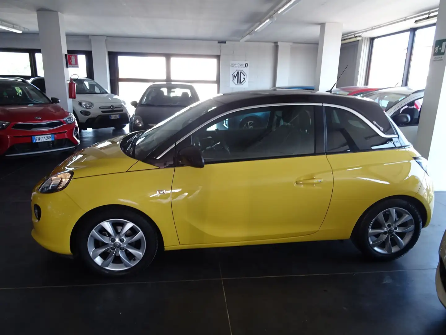 Opel Adam Rocks 1.2 70 CV Giallo - 2