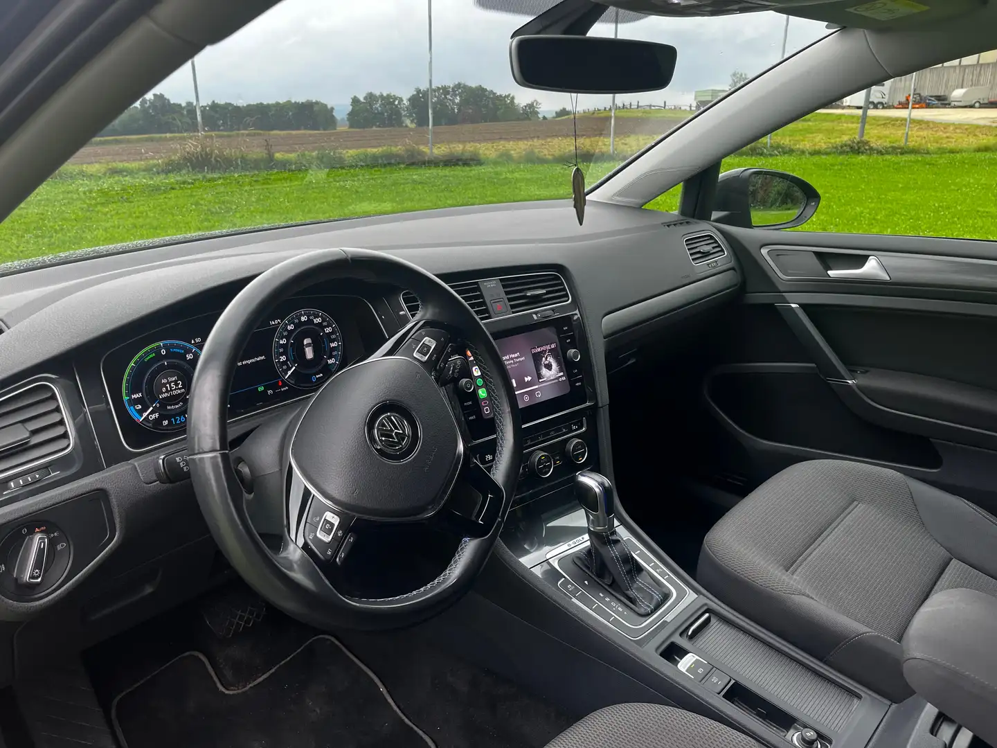 Volkswagen e-Golf e-Golf 35,8kWh (mit Batterie) Grau - 2