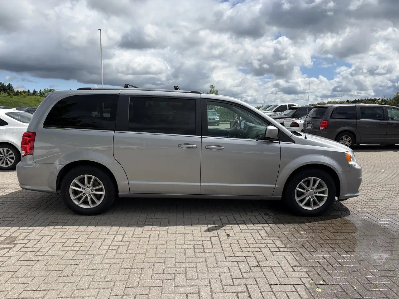 Dodge Grand Caravan снимка Dodge Grand Caravan