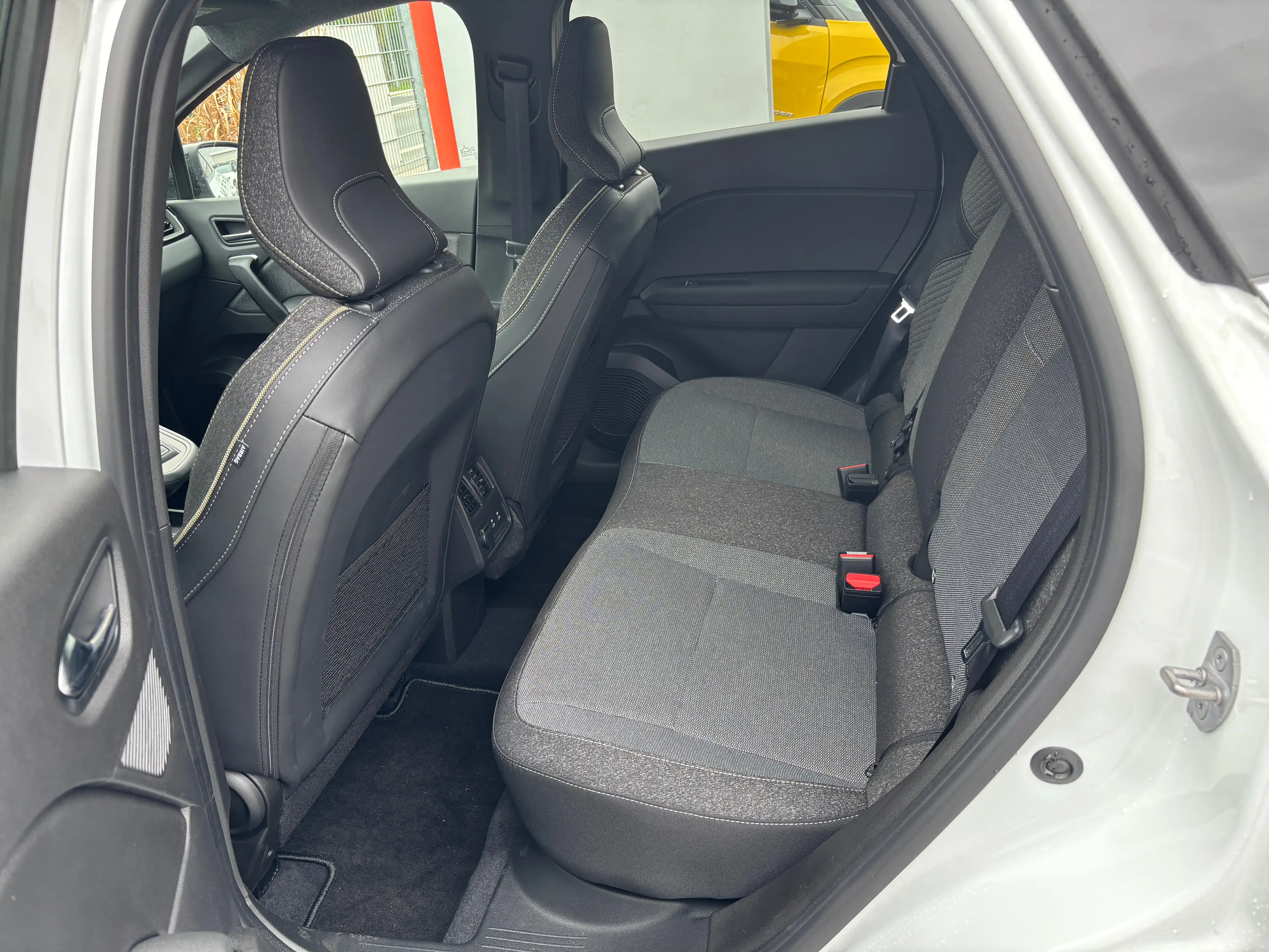 Mitsubishi Grandis Intro Edition 1,8 l HEV — photo 8