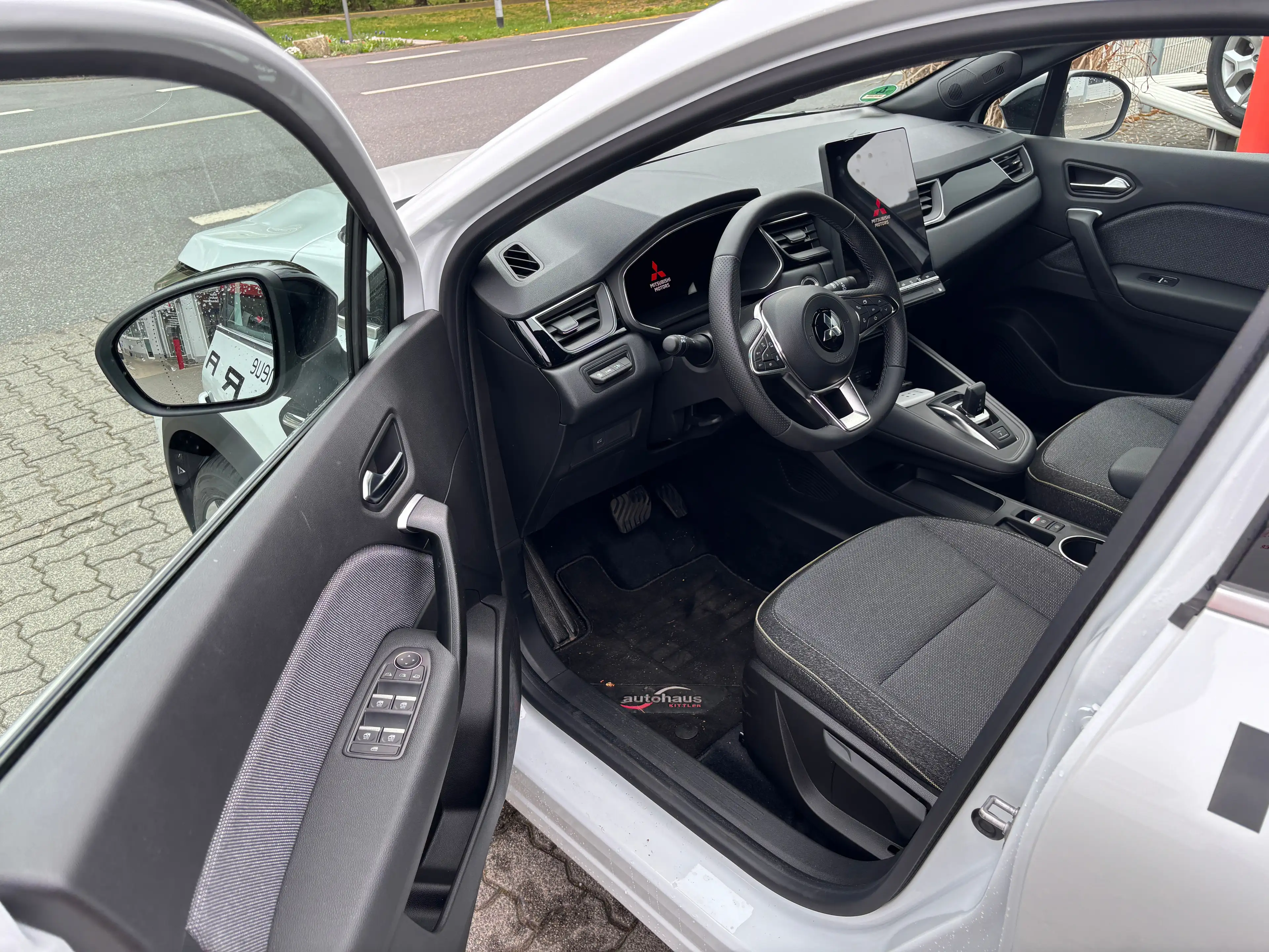 Mitsubishi Grandis Intro Edition 1,8 l HEV — photo 9