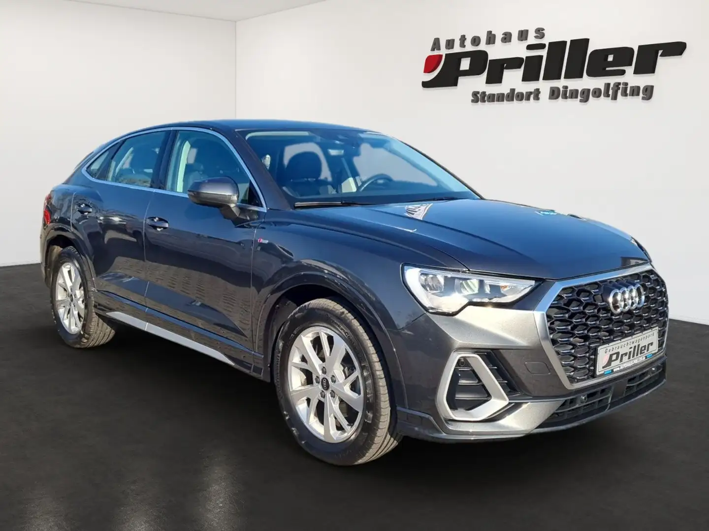 Audi Q3 Sportback 35 TFSI S-Line/LED/NAVI/ACC/Virtual Grau - 2