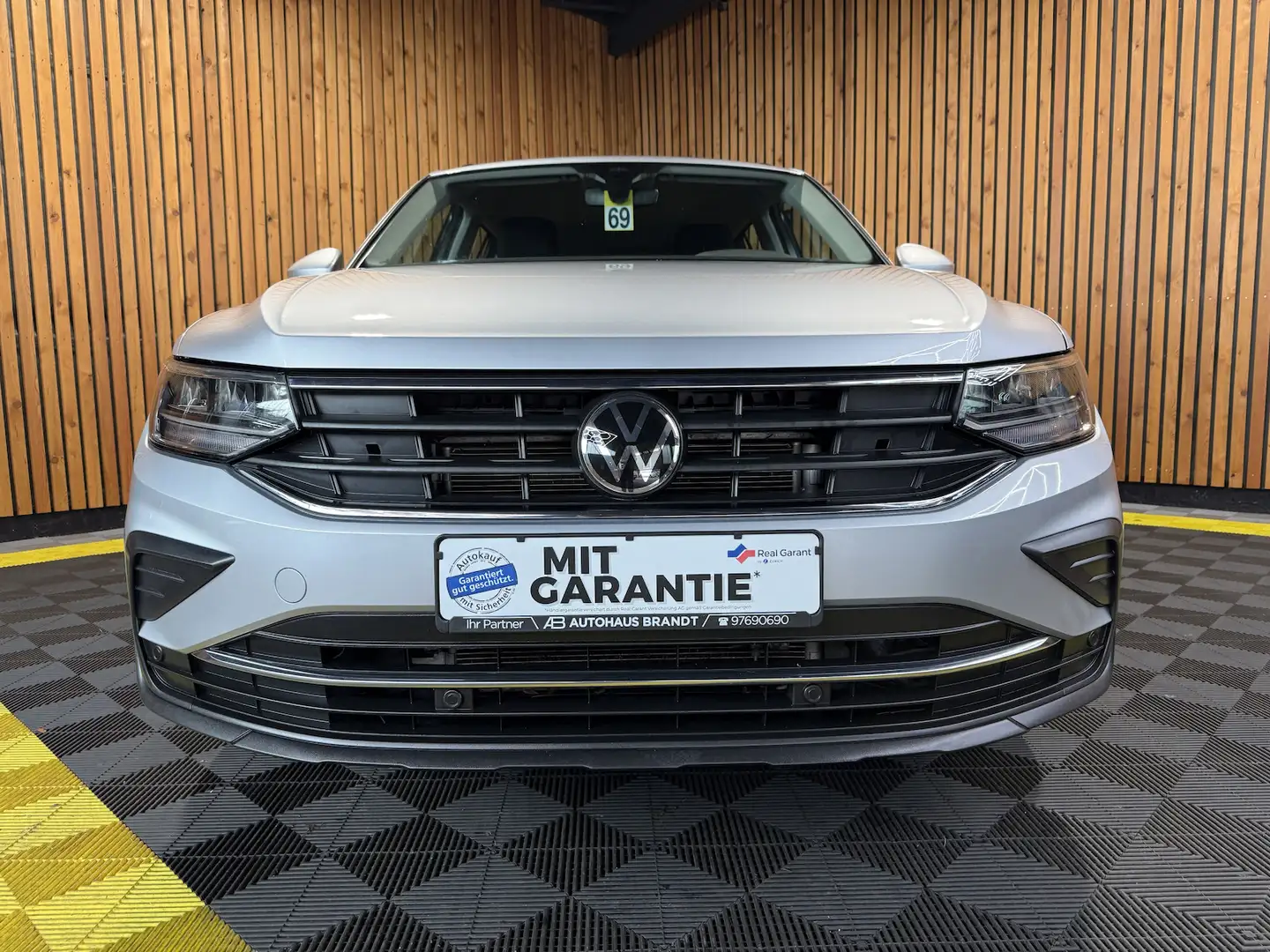 Volkswagen Tiguan 2,0 TDI Life DSG *Navi*ACC*AHK*App*LED* Silber - 2