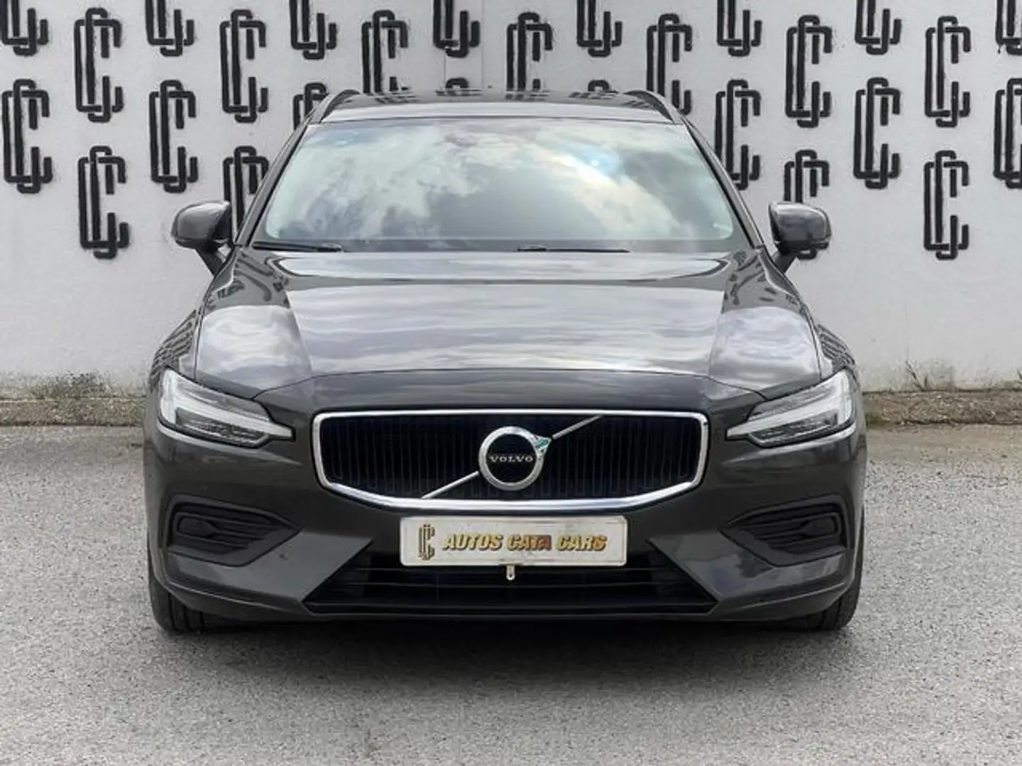 Volvo V60 B4 Momentum Pro Aut. Gris - 2