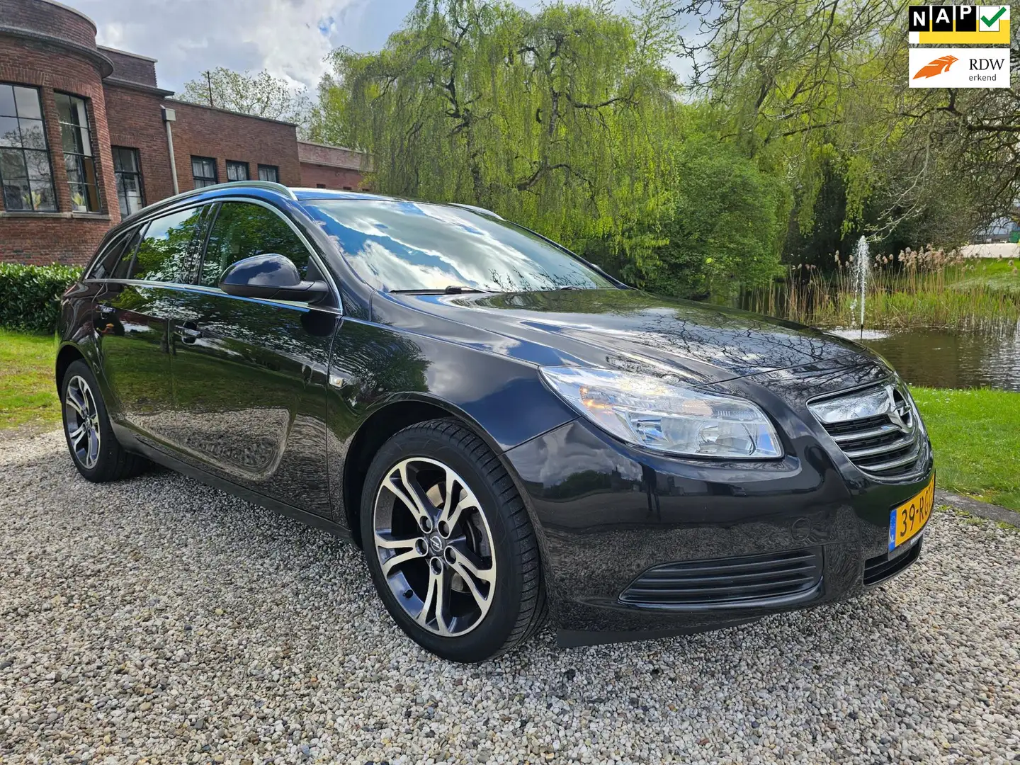 Opel Insignia Sports Tourer 1.6 T Edition AIRCO/cruise Zwart - 1