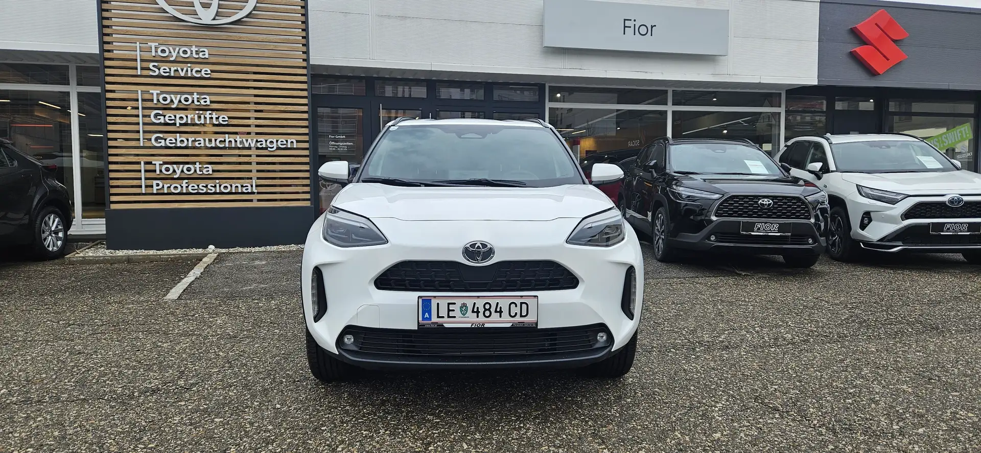 Toyota Yaris Cross Active Drive Hybrid Weiß - 2