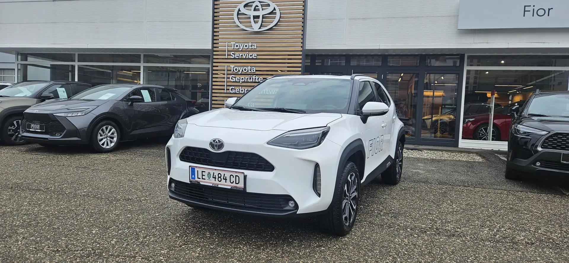Toyota Yaris Cross Active Drive Hybrid Weiß - 1