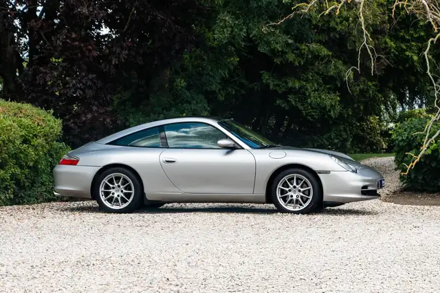 Porsche 911 Carrera 2 Targa