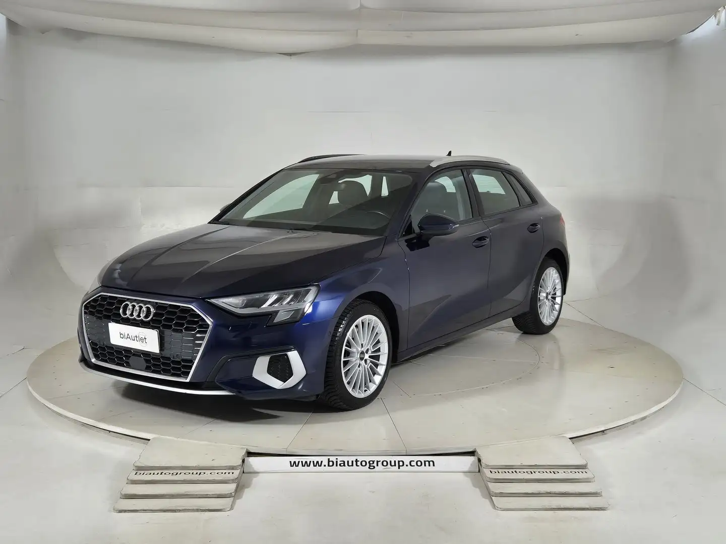 Audi A3 IV 2020 Sportback Diesel Sportback 35 2.0 tdi Bus Bleu - 1