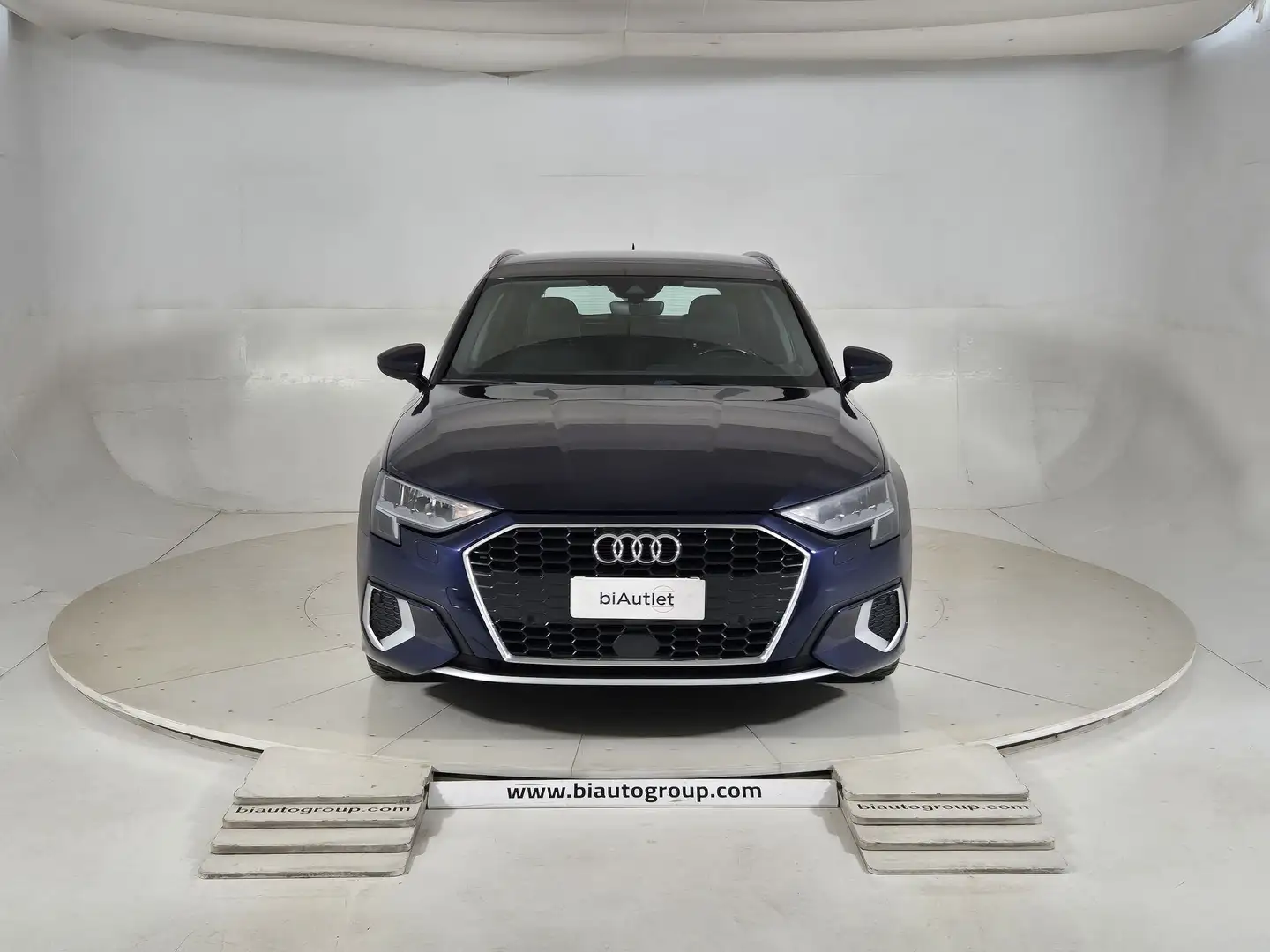 Audi A3 IV 2020 Sportback Diesel Sportback 35 2.0 tdi Bus Bleu - 2