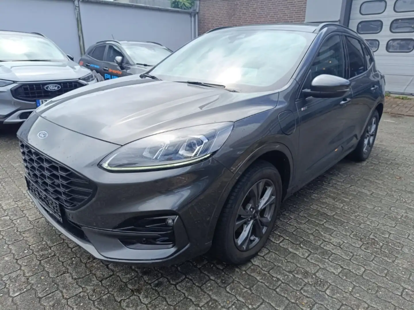 Ford Kuga ST-LINE X NAVI / AHK / P-DACH / LED / ACC Grau - 2