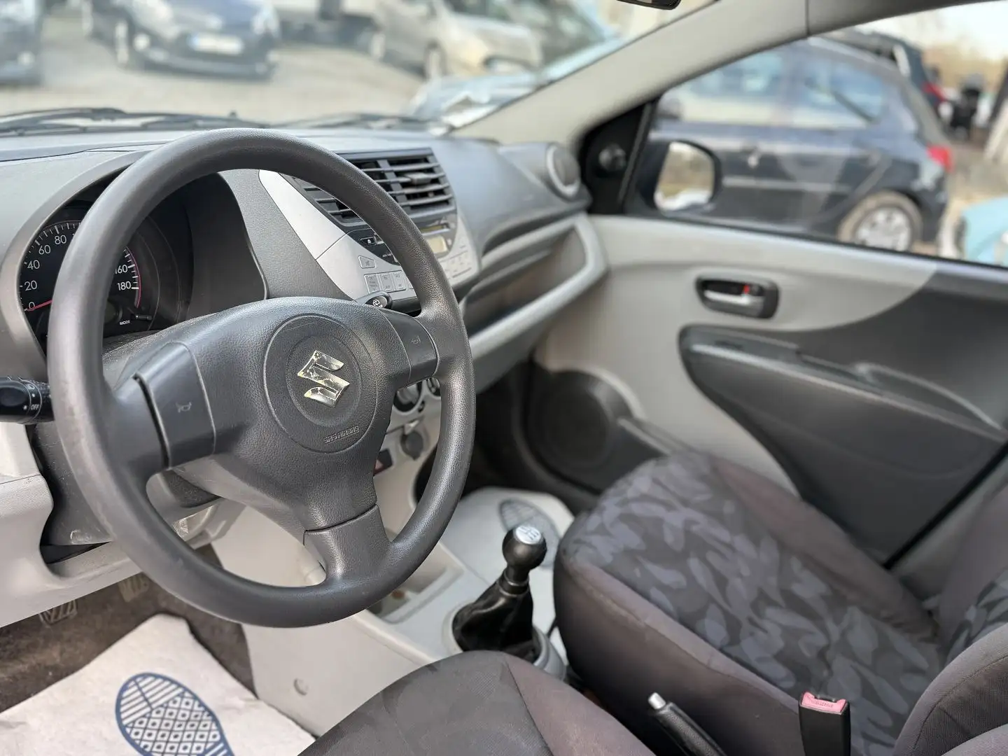 Suzuki Alto 1.0 Grau - 2