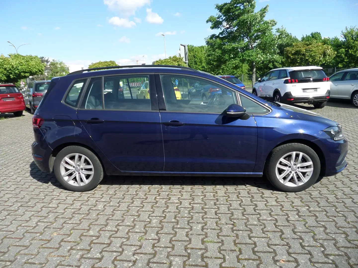 Volkswagen Golf Sportsvan Comfortline Euro 6d-TEMP+Navi+Klimatronic+PDC+1.HD Blau - 1