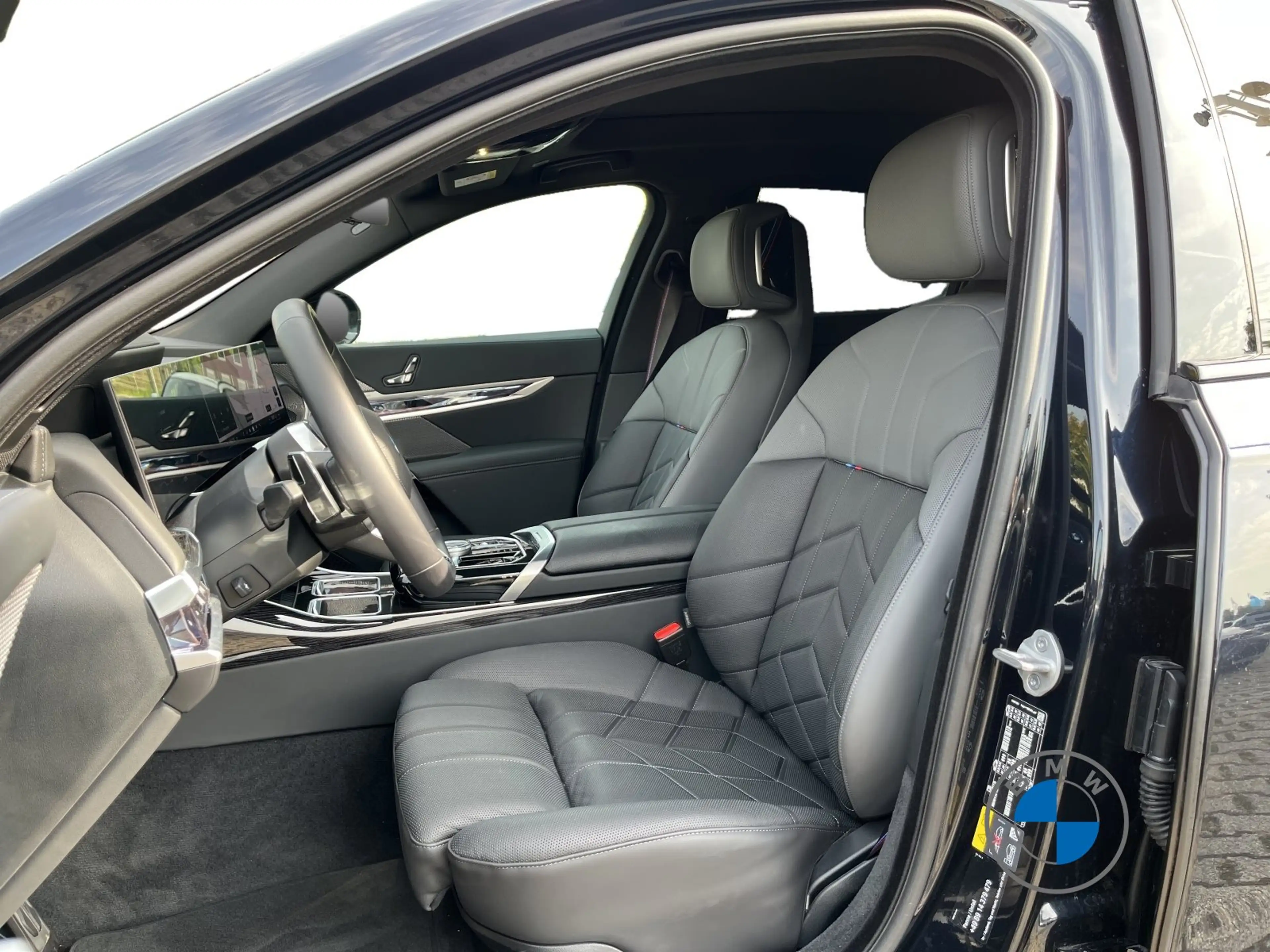 BMW i7 eDrive50 M Sport 20" Massage Sitzbelüft. — photo 10