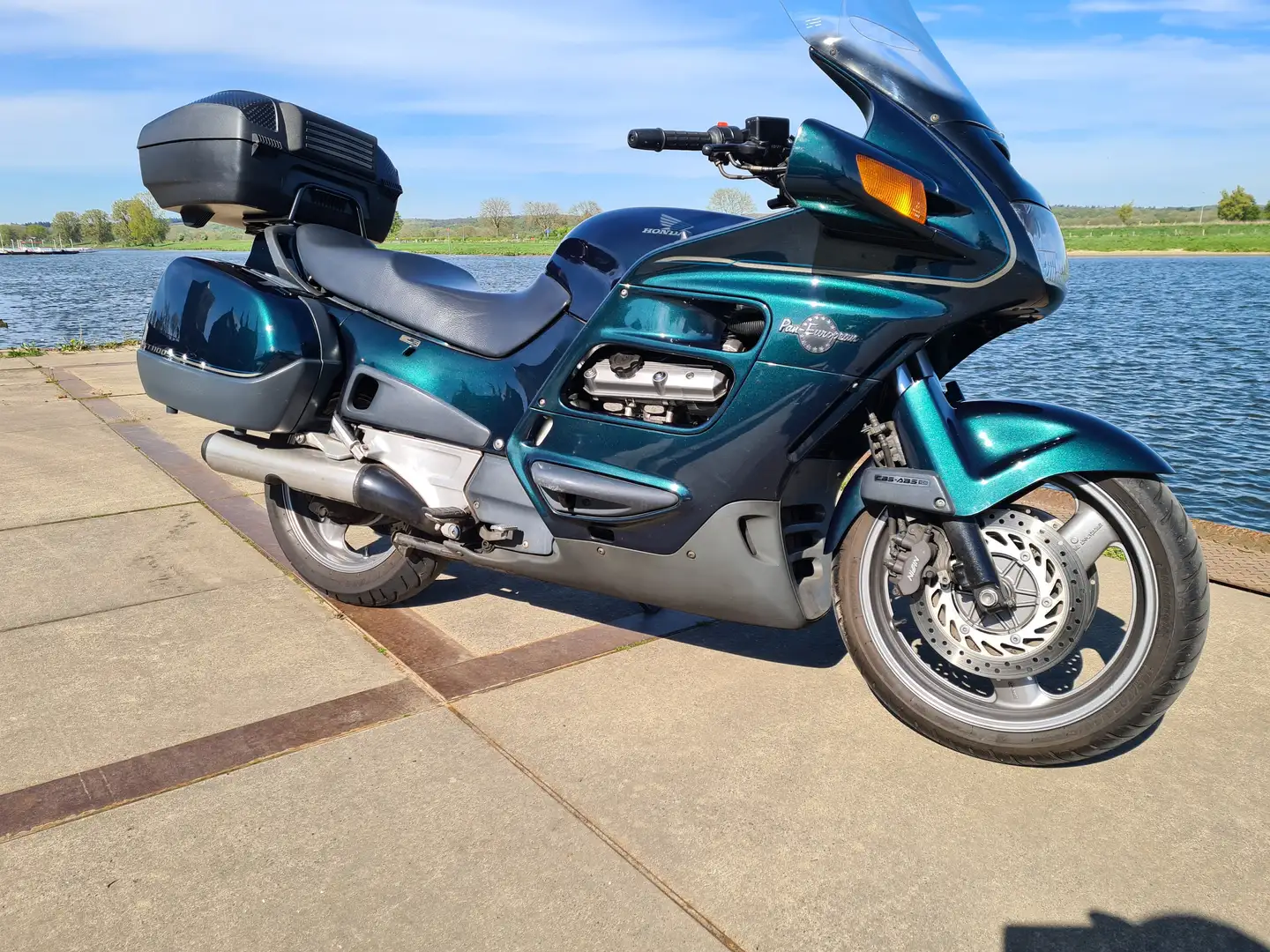 Honda Pan European ST 1100 Green - 1