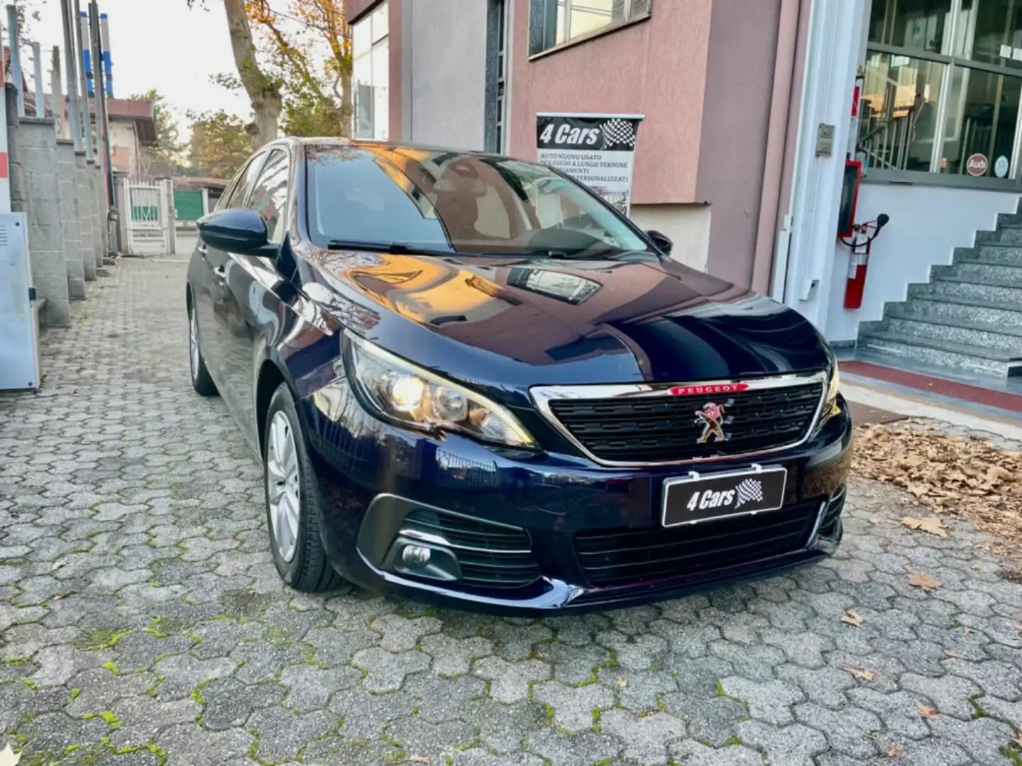 Peugeot 308 BlueHDi 130 S&S EAT6 SW Business Blau - 1