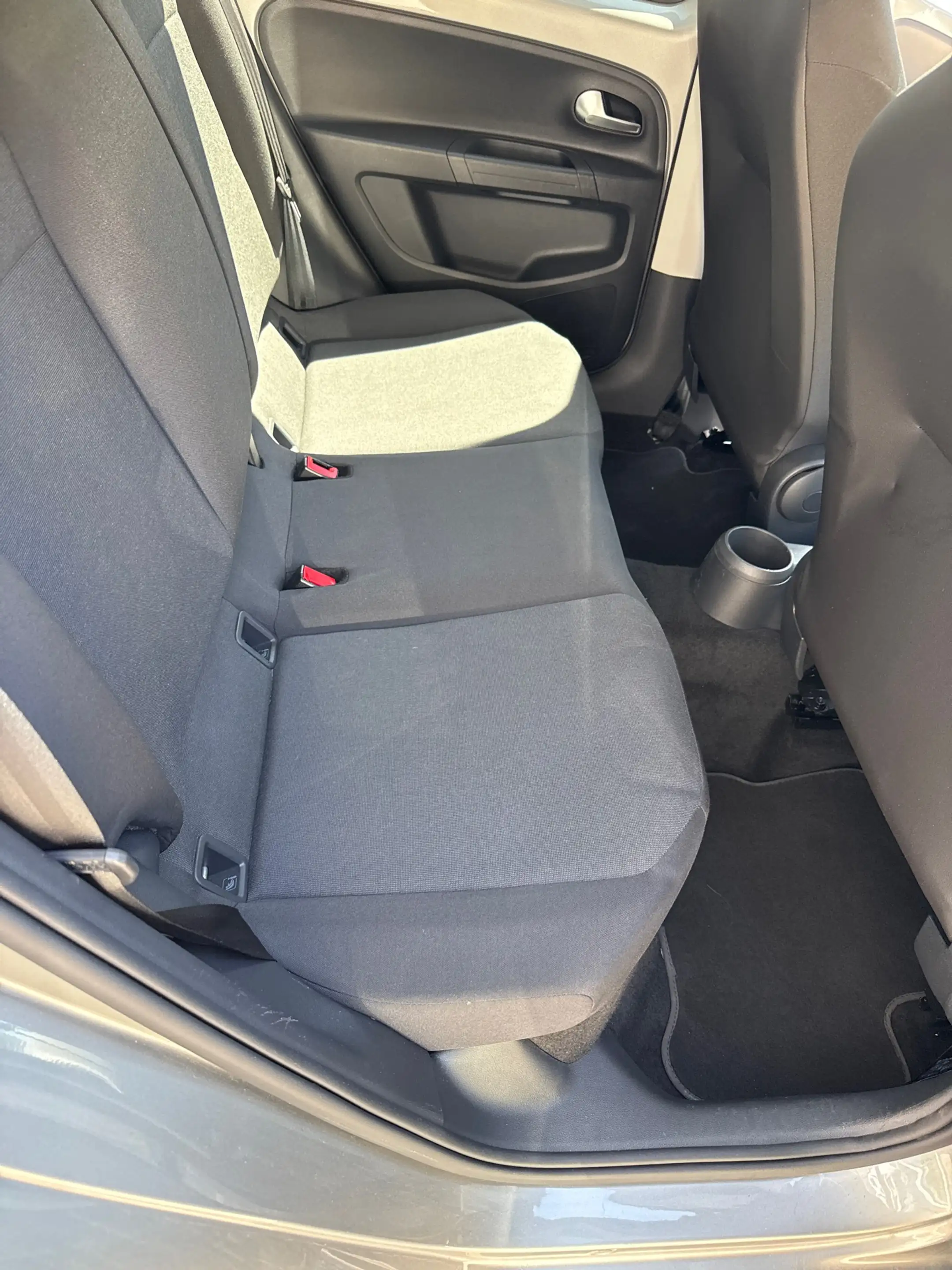 Volkswagen e-up! Style Plus — photo 9