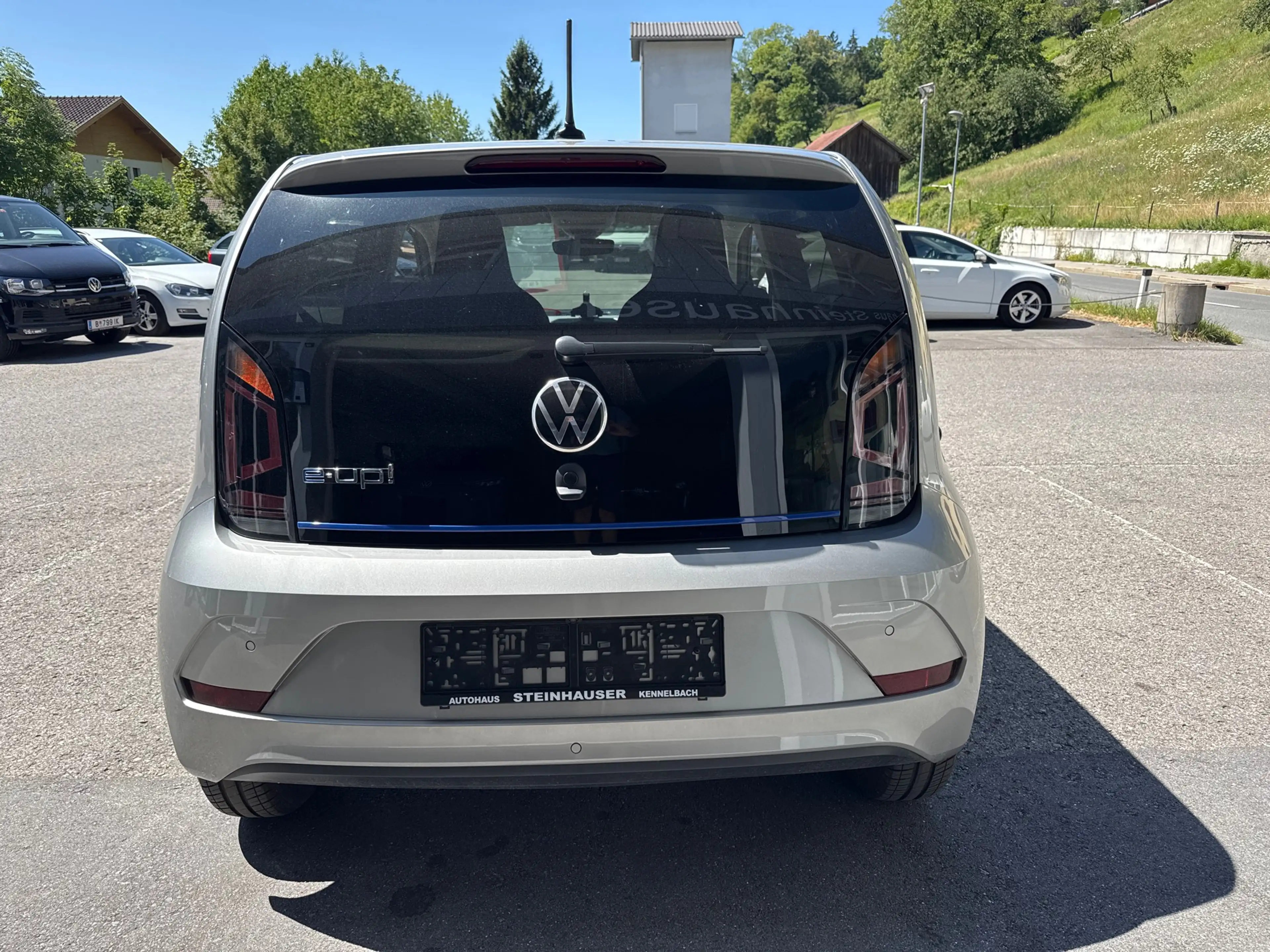 Volkswagen e-up! Style Plus — photo 4
