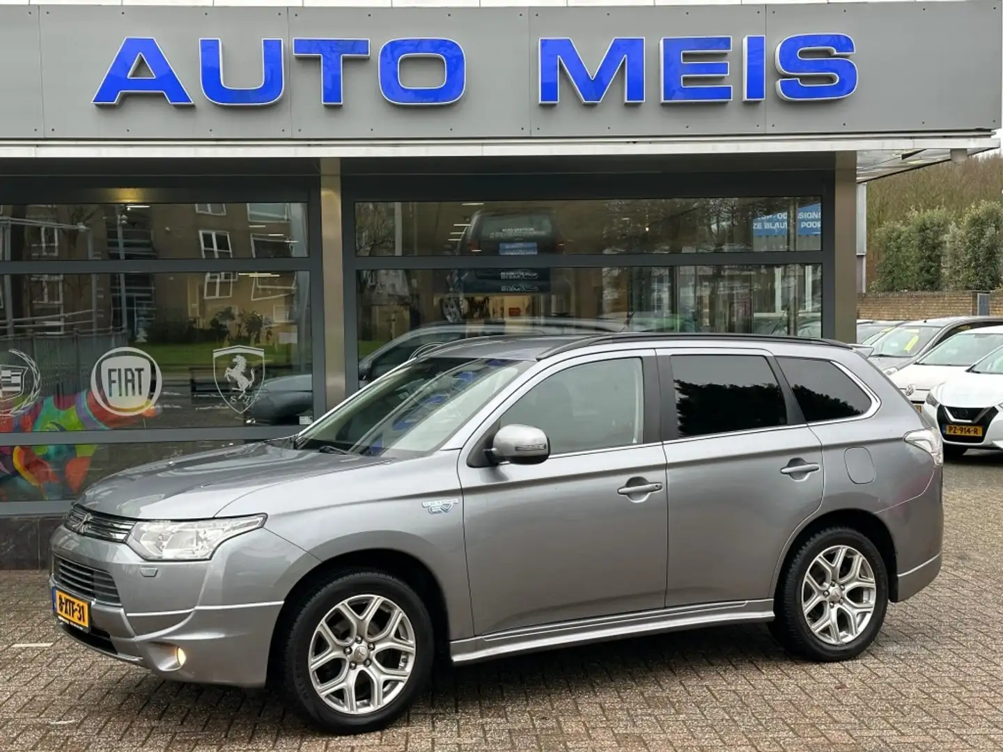 Mitsubishi Outlander 2.0 PHEV EXEC. ED. Navi Camera Trekhaak Grau - 1