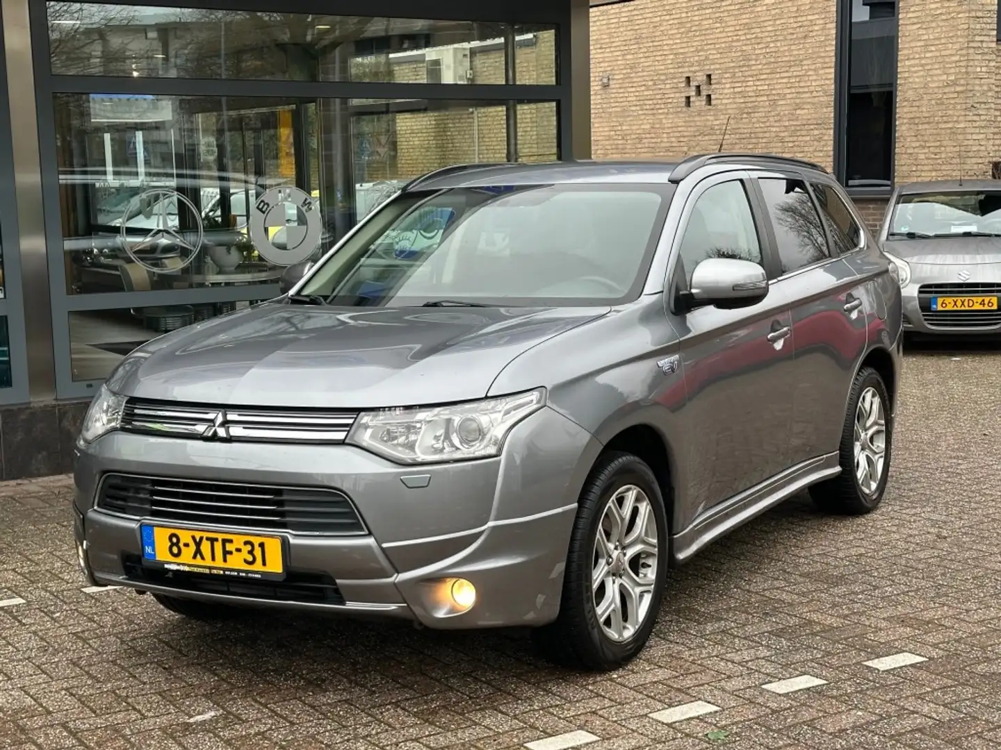 Mitsubishi Outlander 2.0 PHEV EXEC. ED. Navi Camera Trekhaak Grau - 2