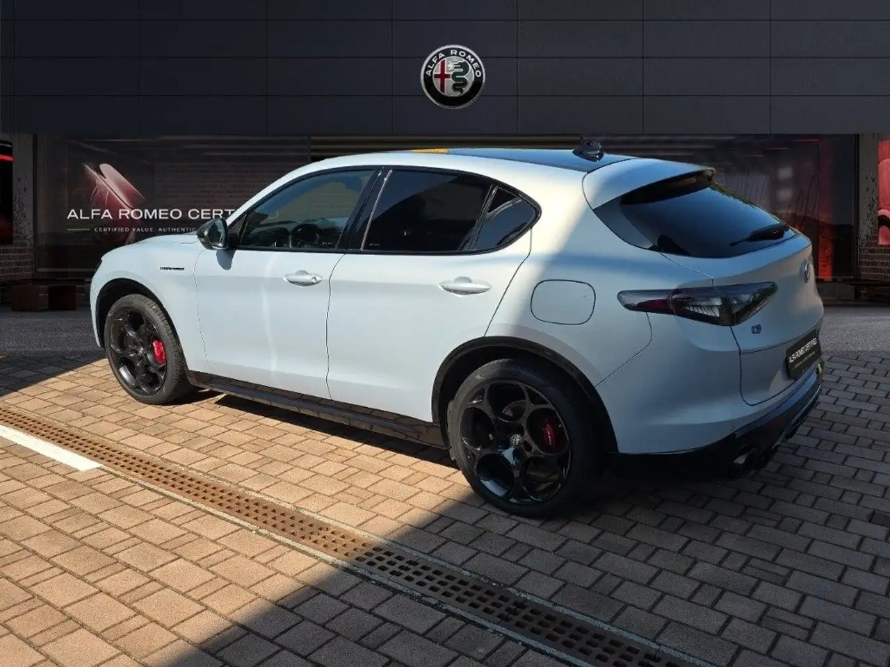 Alfa Romeo Stelvio 2023 — фото 7