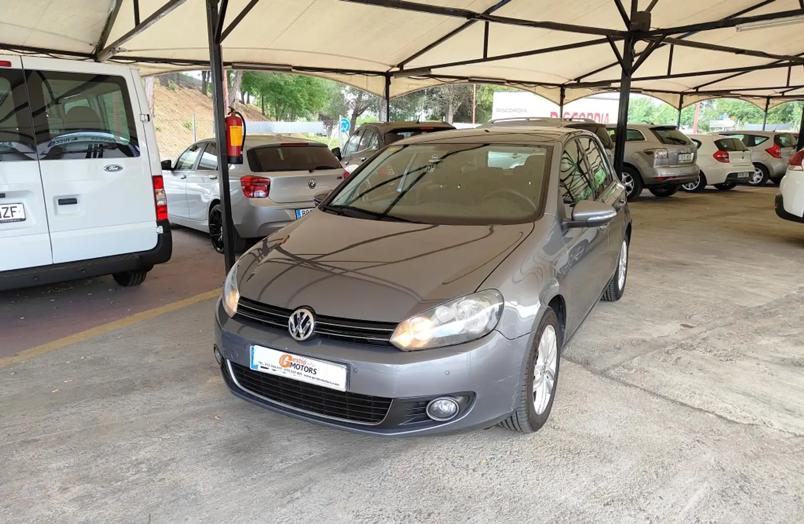 Volkswagen Golf 1.4 TSI Advance Grau - 1