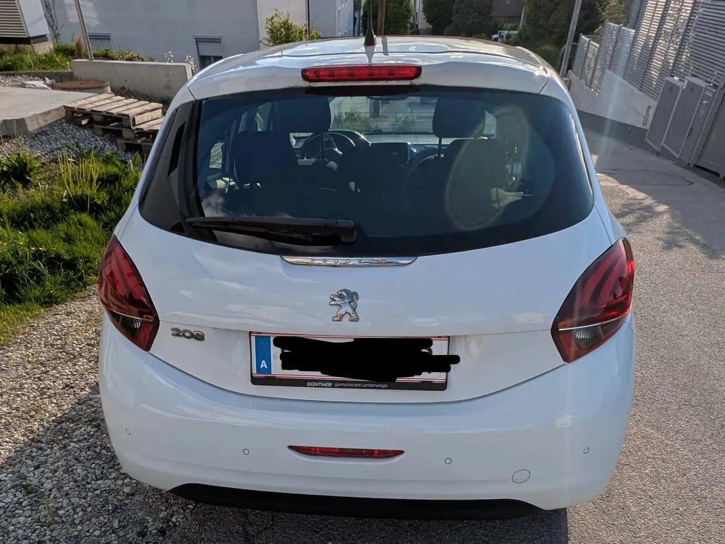 Peugeot 208 208 Allure 1,2 PureTech 82 Allure Weiß - 2