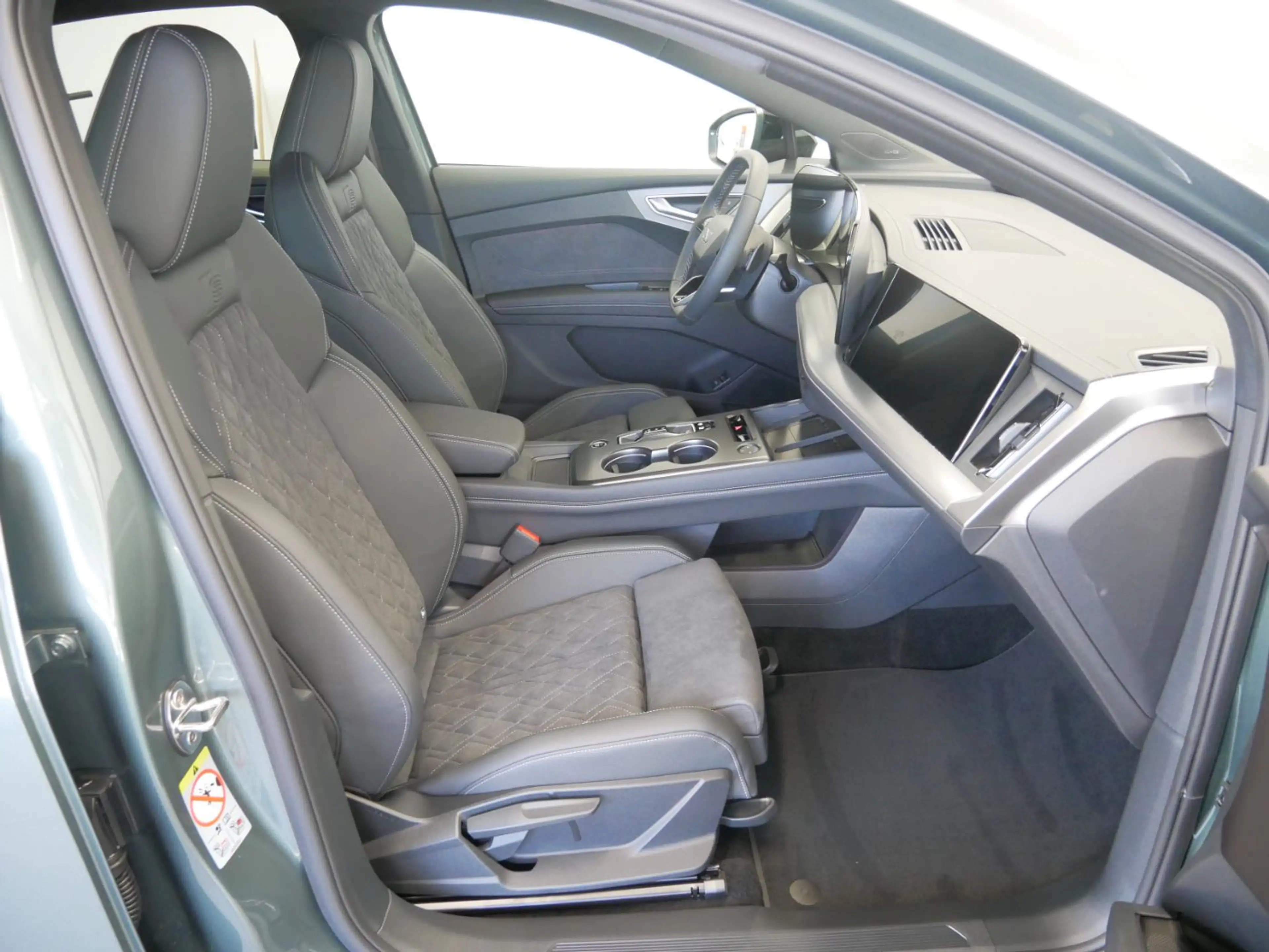Audi Q4 e-tron Q4 Sportback e-tron quattro 220 kW ACC AHK — photo 9