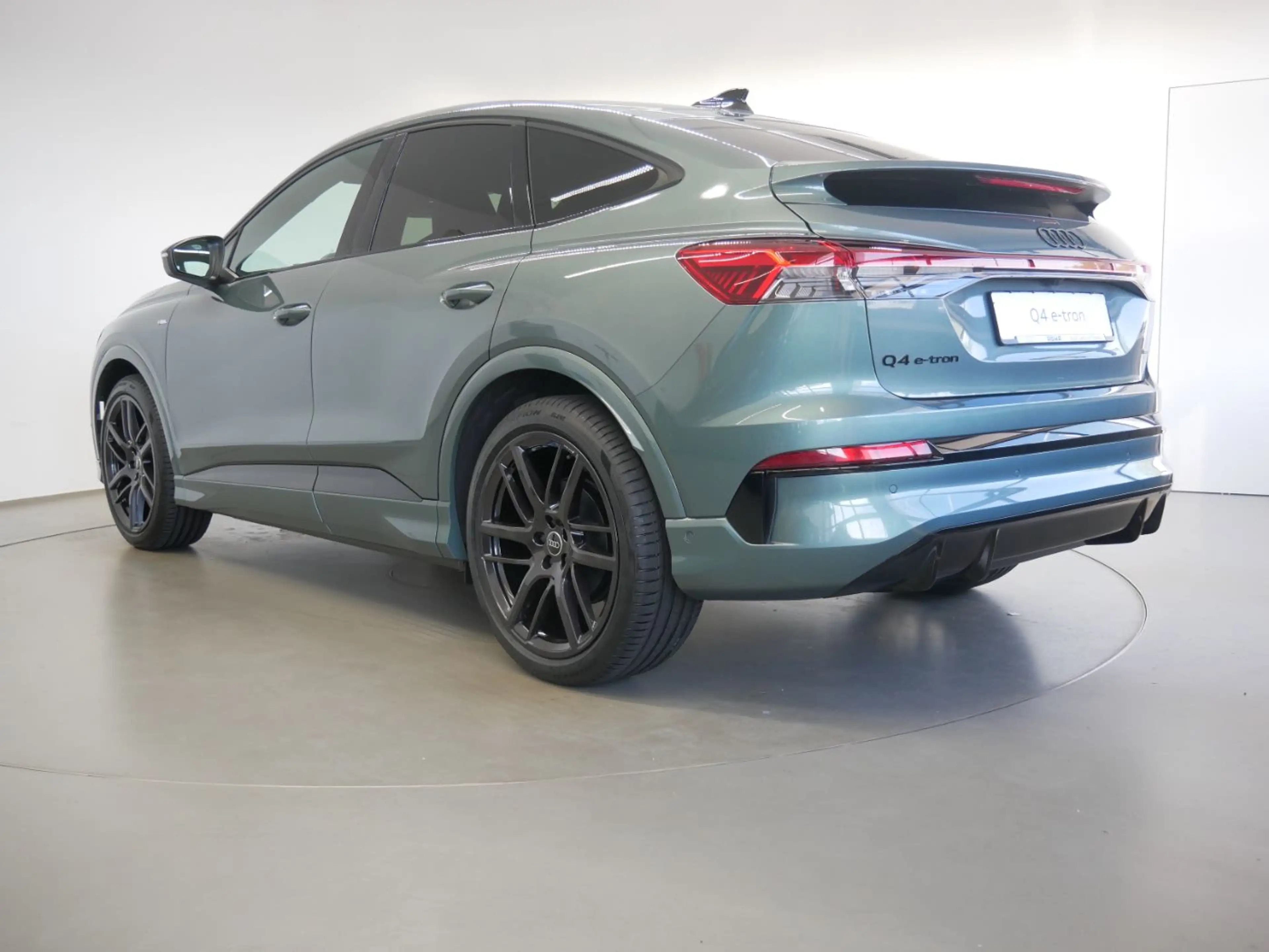 Audi Q4 e-tron Q4 Sportback e-tron quattro 220 kW ACC AHK — photo 5