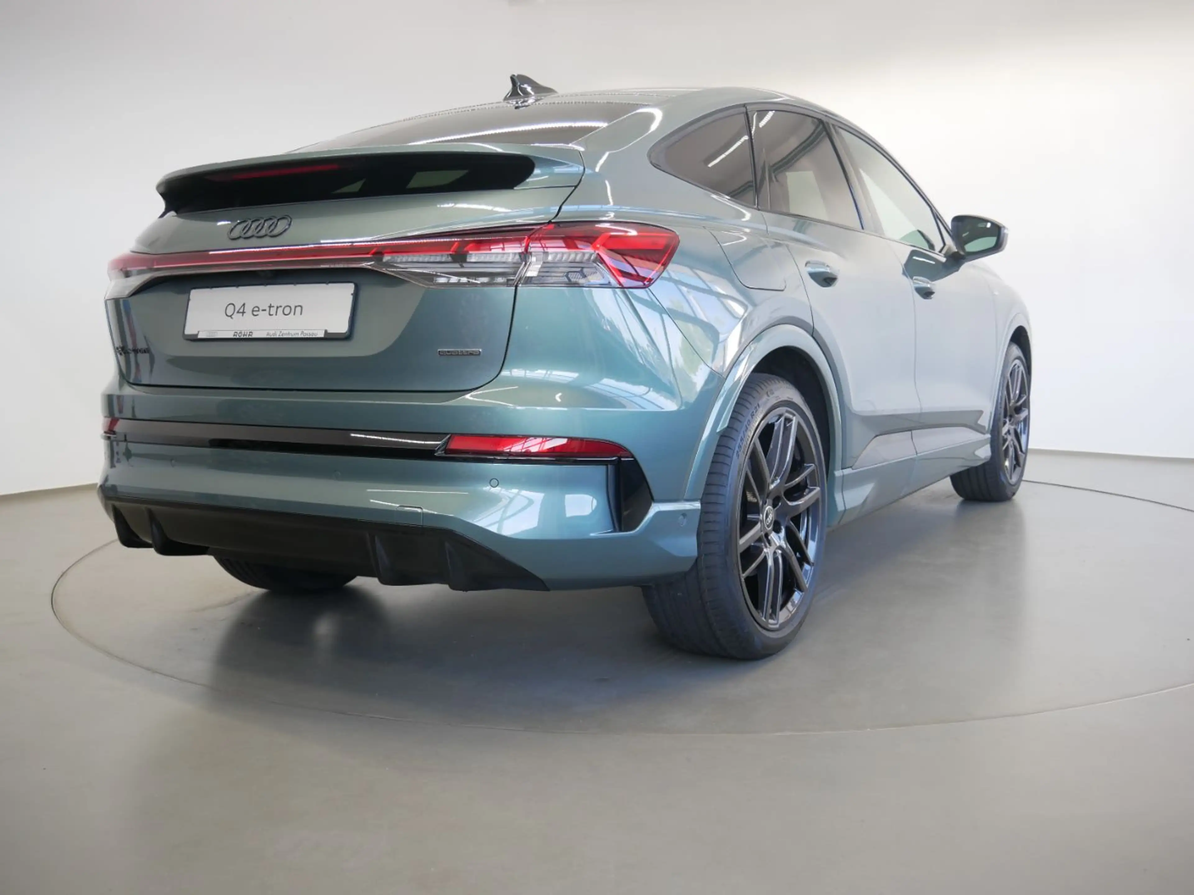 Audi Q4 e-tron Q4 Sportback e-tron quattro 220 kW ACC AHK — photo 6