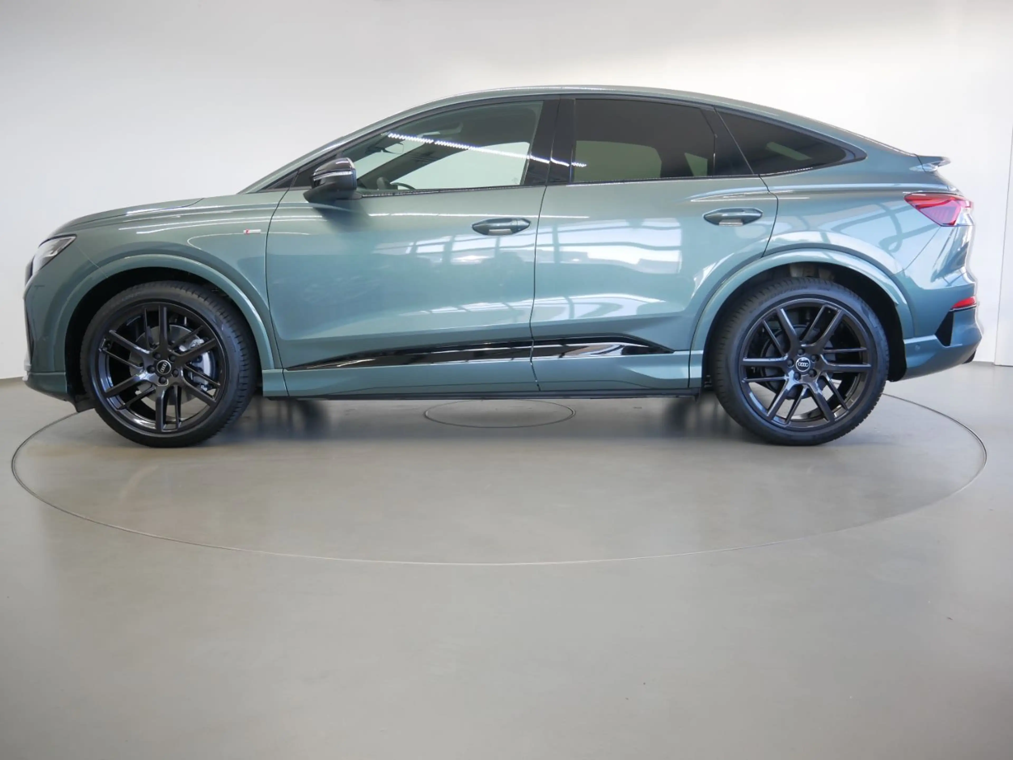 Audi Q4 e-tron Q4 Sportback e-tron quattro 220 kW ACC AHK — photo 4