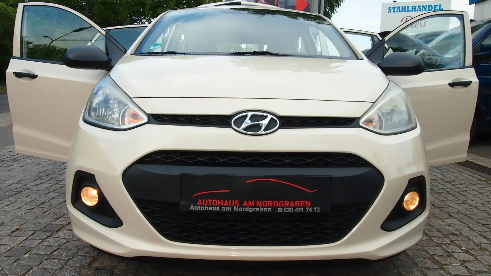 Hyundai i10 Beige - 2