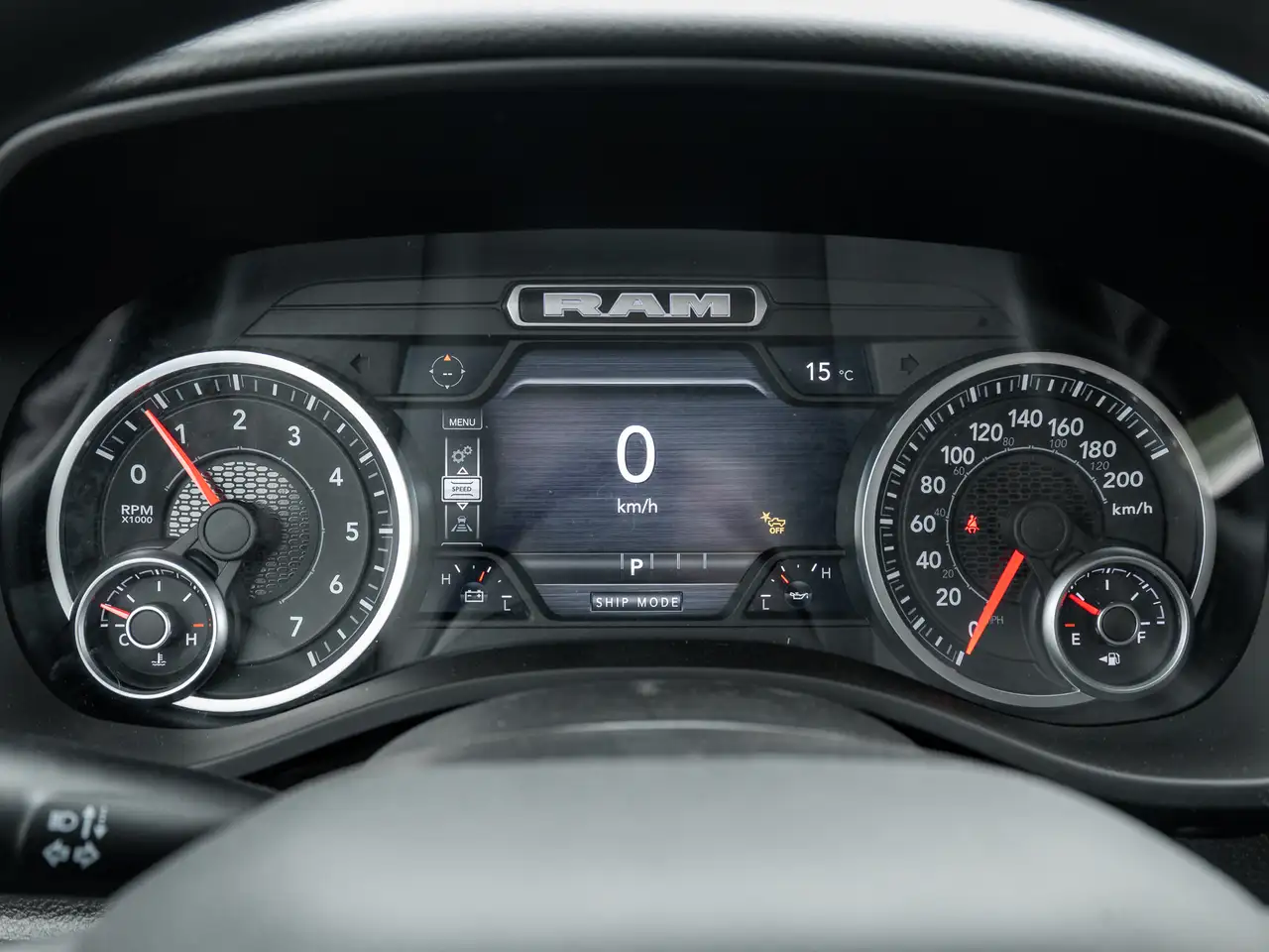RAM 1500 снимка RAM 1500