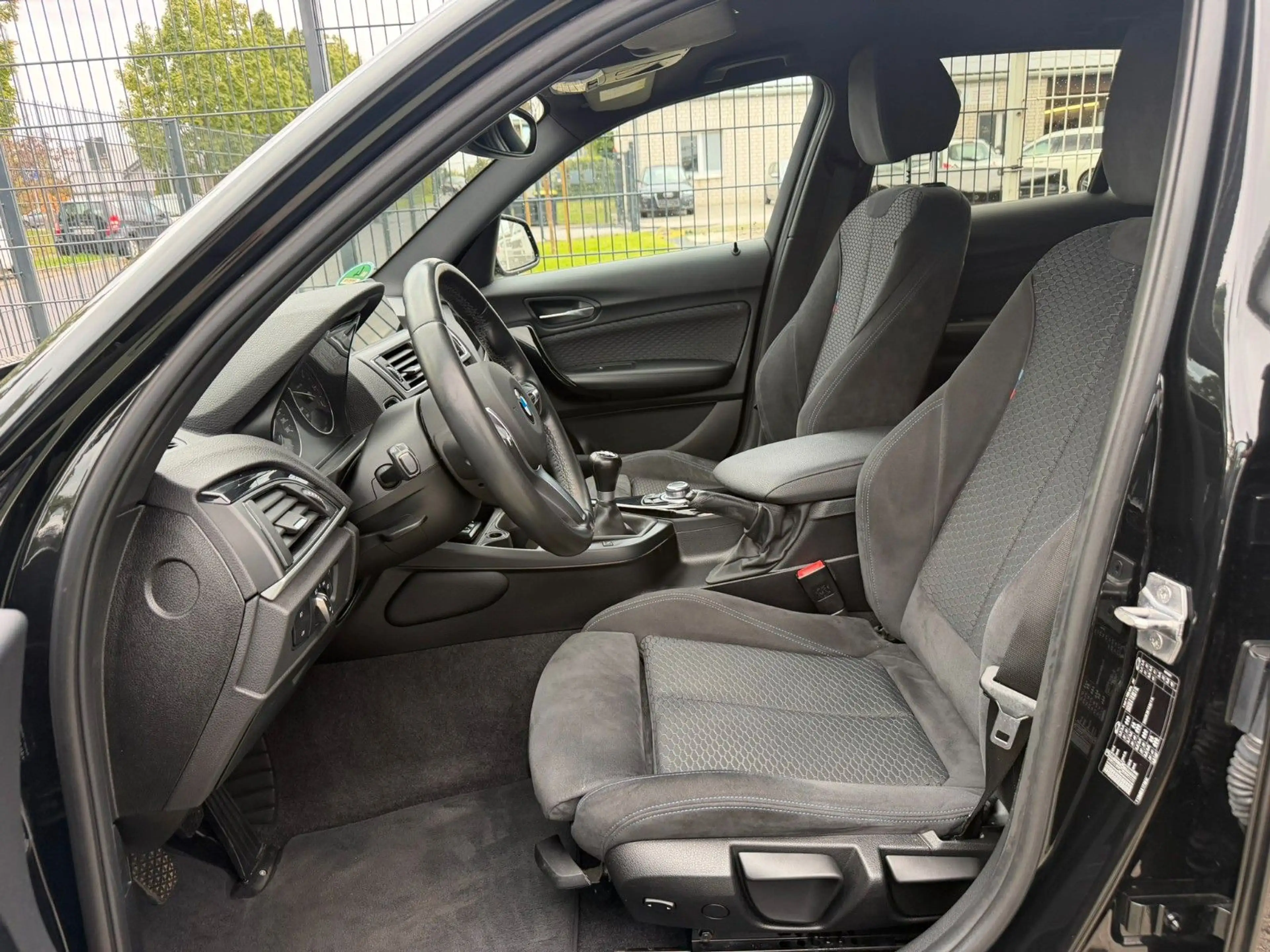 BMW 116 d M Sportpaket Alcantara Navi Sitzheizung LED — photo 24