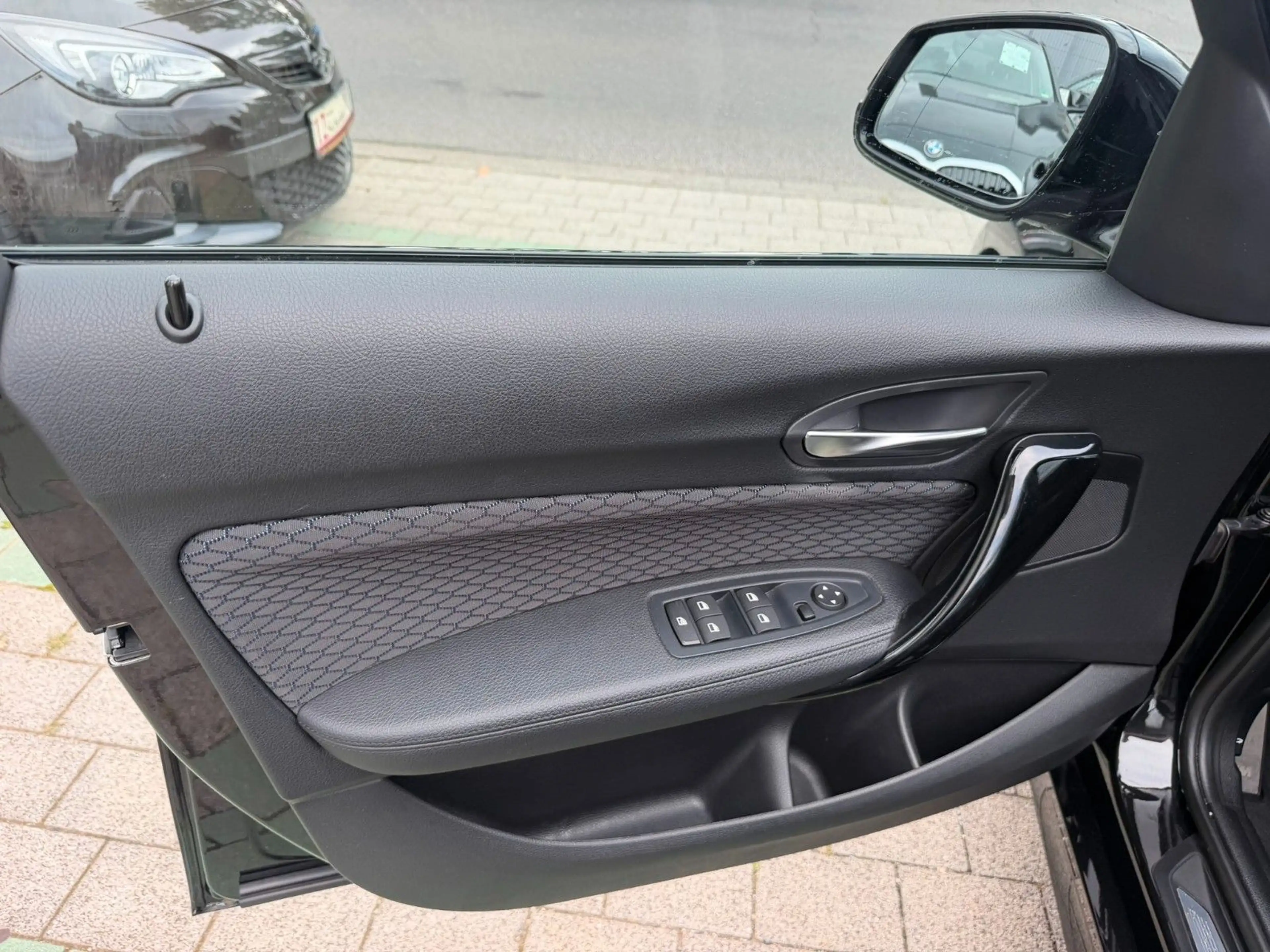 BMW 116 d M Sportpaket Alcantara Navi Sitzheizung LED — photo 25