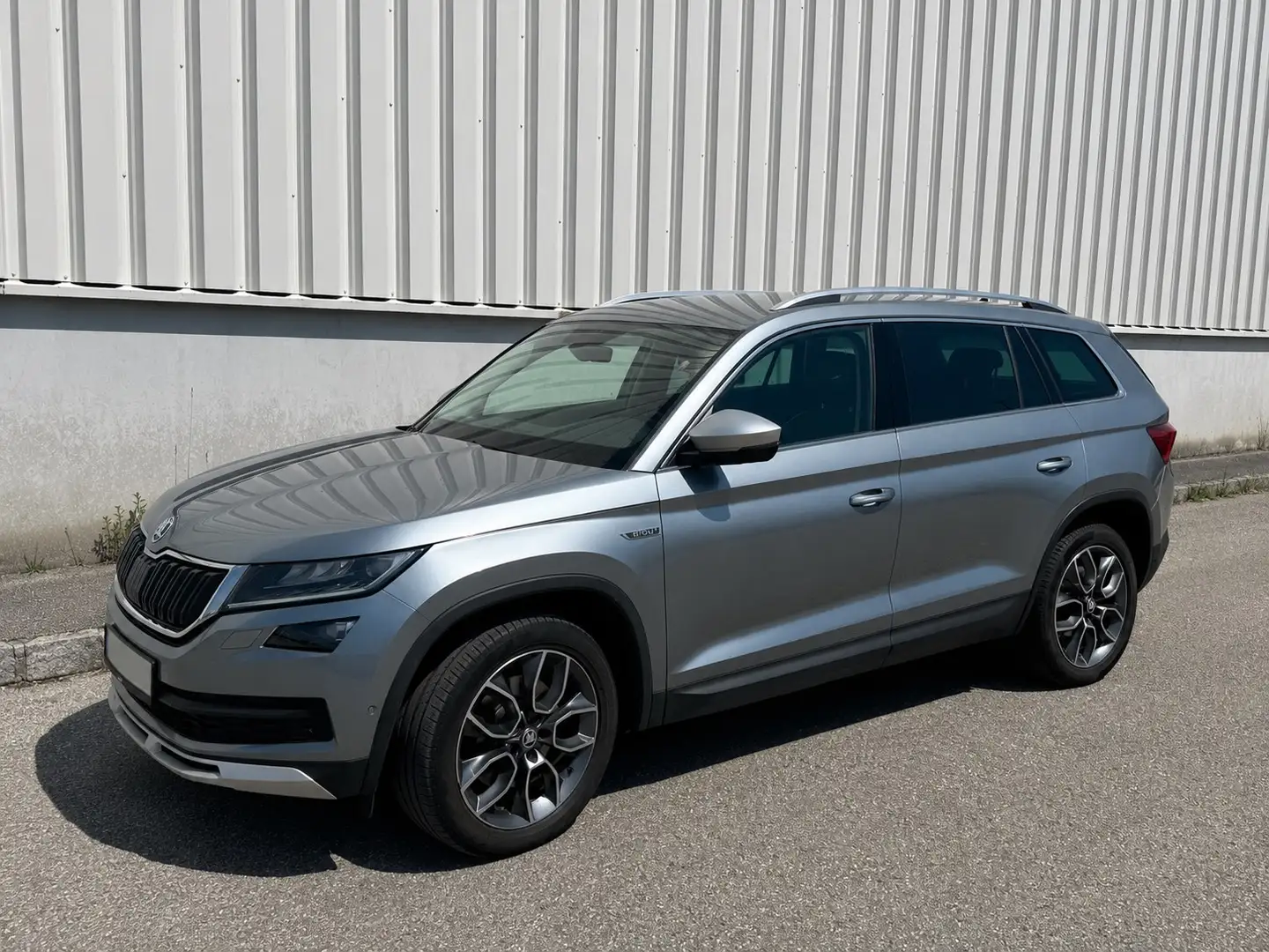 Skoda Kodiaq Škoda Kodiaq Scout 2.0 TDI DSG 4x4 | Matrix | ACC | Kamera | AHK | Lenkradheizung Silber - 1