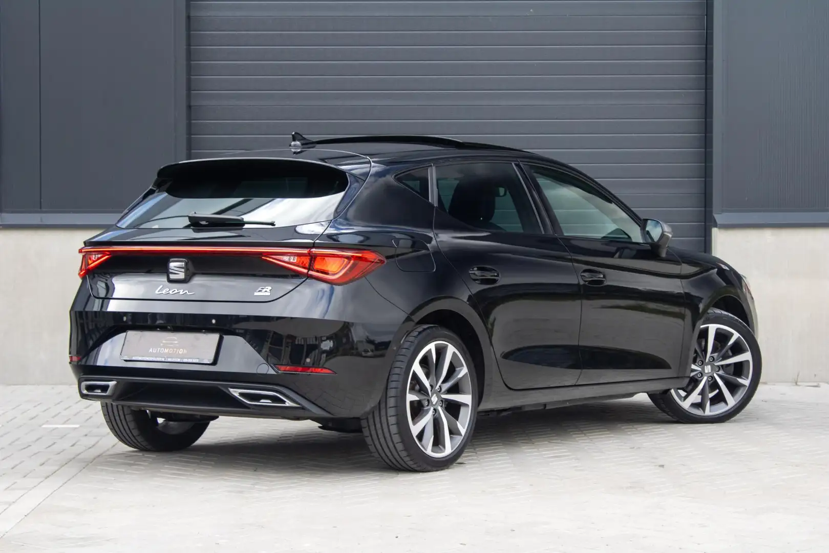 SEAT Leon 1.4 TSI eHybrid PHEV FR Bus. Int. PANO CAMERA ADAP Zwart - 2