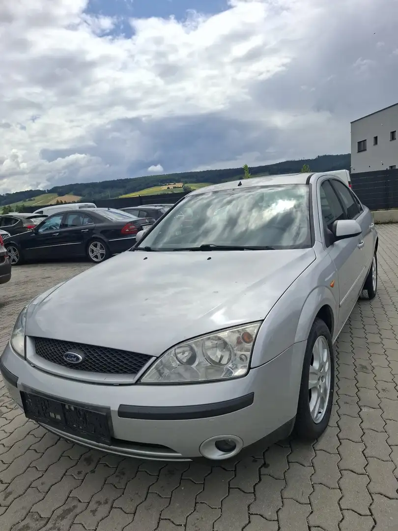 Ford Mondeo Ghia 2,0 TDdi - 2