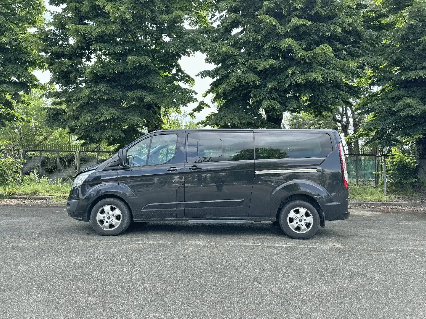 Ford Tourneo Custom 310 L1H1 2.0TDCi 170cv Trend Nero - 2